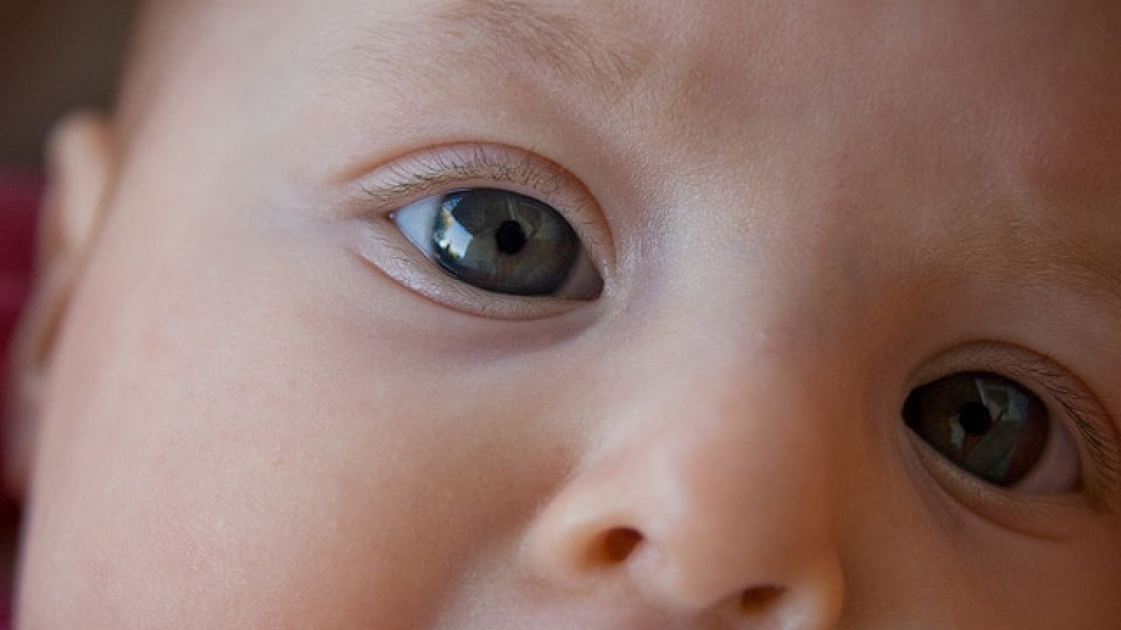 Как меняется цвет глаз у новорожденных фото