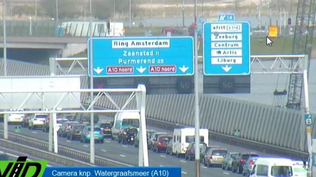 Verkeer rond Amsterdam loopt vast door ongevallen. Verkeer rond Amsterdam loopt vast door ongevallen.