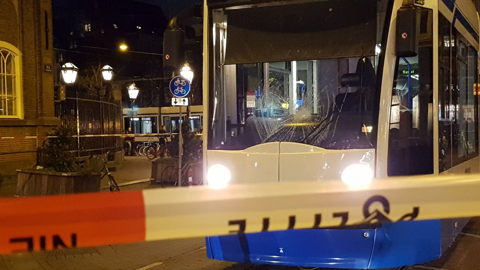 Voetganger Zwaargewond Na Aanrijding Met Tram Bij Spui AT5