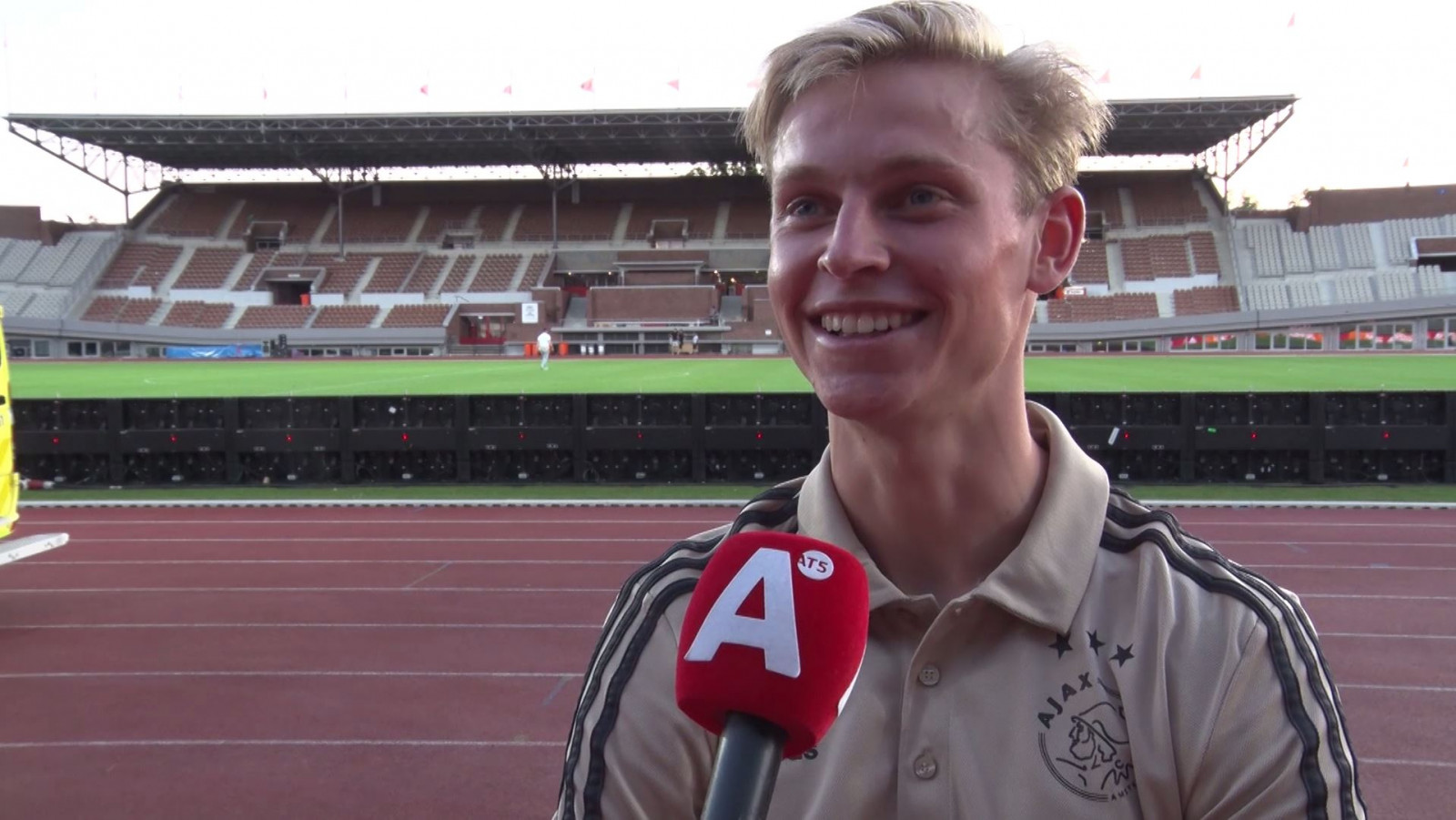 Frenkie De Jong Ik Denk Dat Ik Nog Een Seizoen Bij Ajax Blijf At