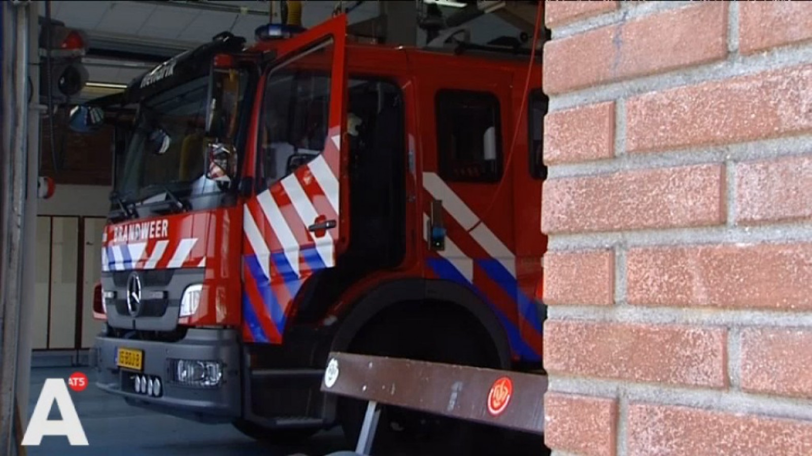 Veel brandschade aan woonboot Weesperzijde