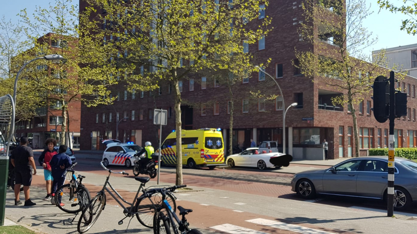Jongen (11) gewond na aanrijding door cabrio in Geuzenveld