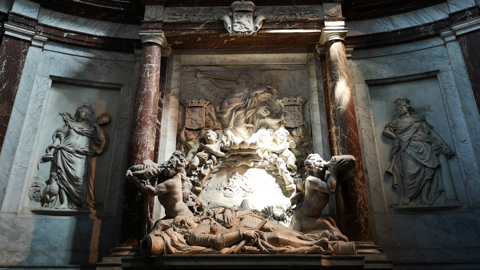 Thijs (19) heeft al jaren sleutel graf Michiel de Ruyter in bezit