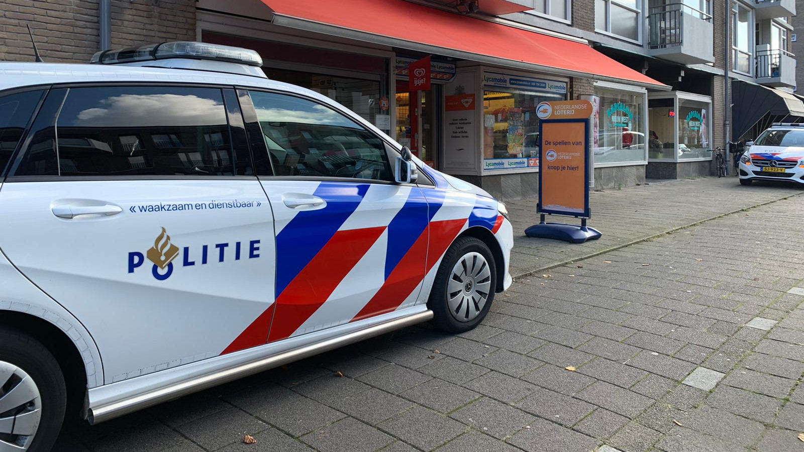 Overval op tabakszaak Derkinderenstraat, twee tieners gevlucht.