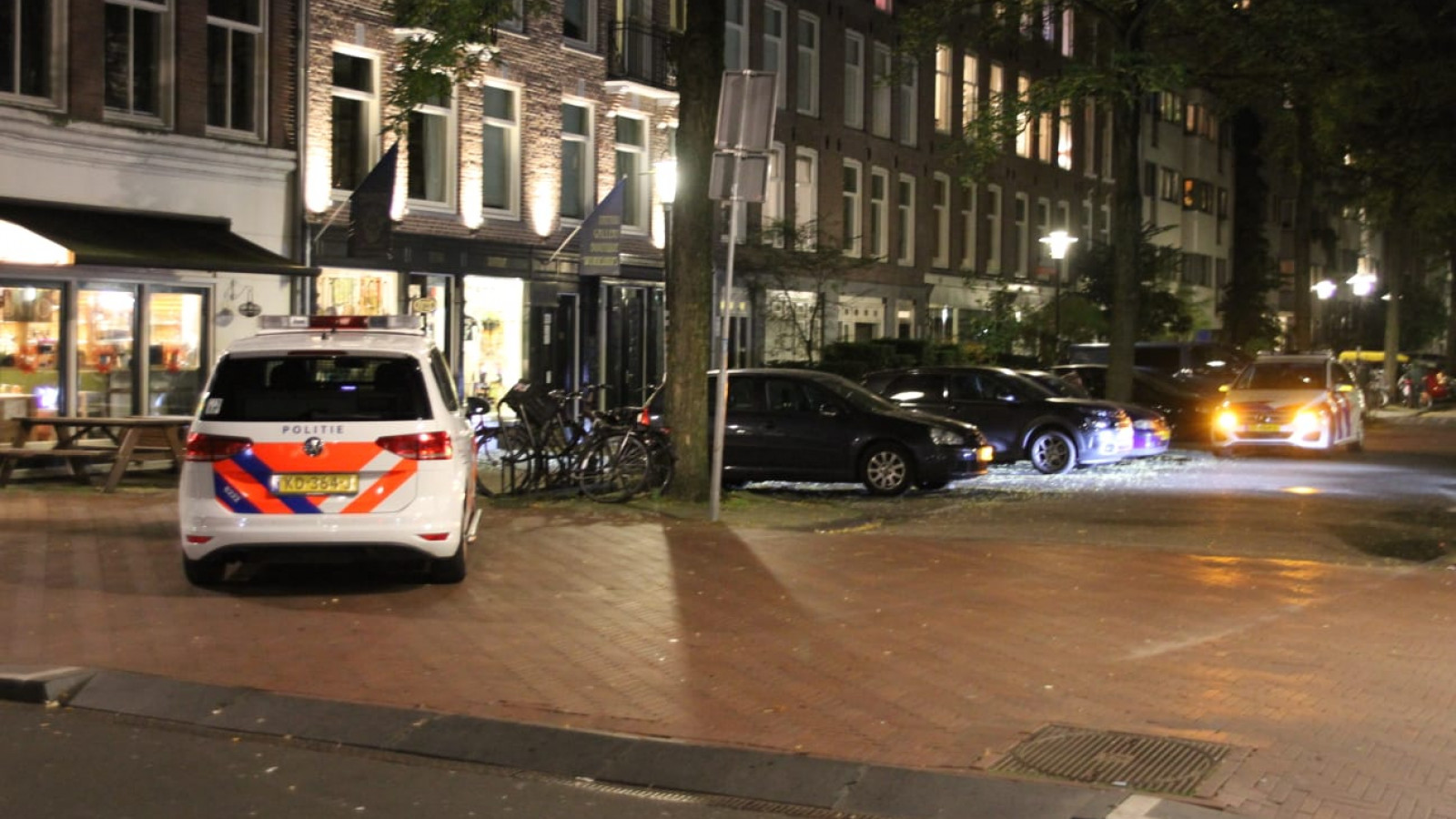 @Aethonaia En een halfuur later in Amsterdam:. Zonder wapens deze keer, dat dan weer wel.