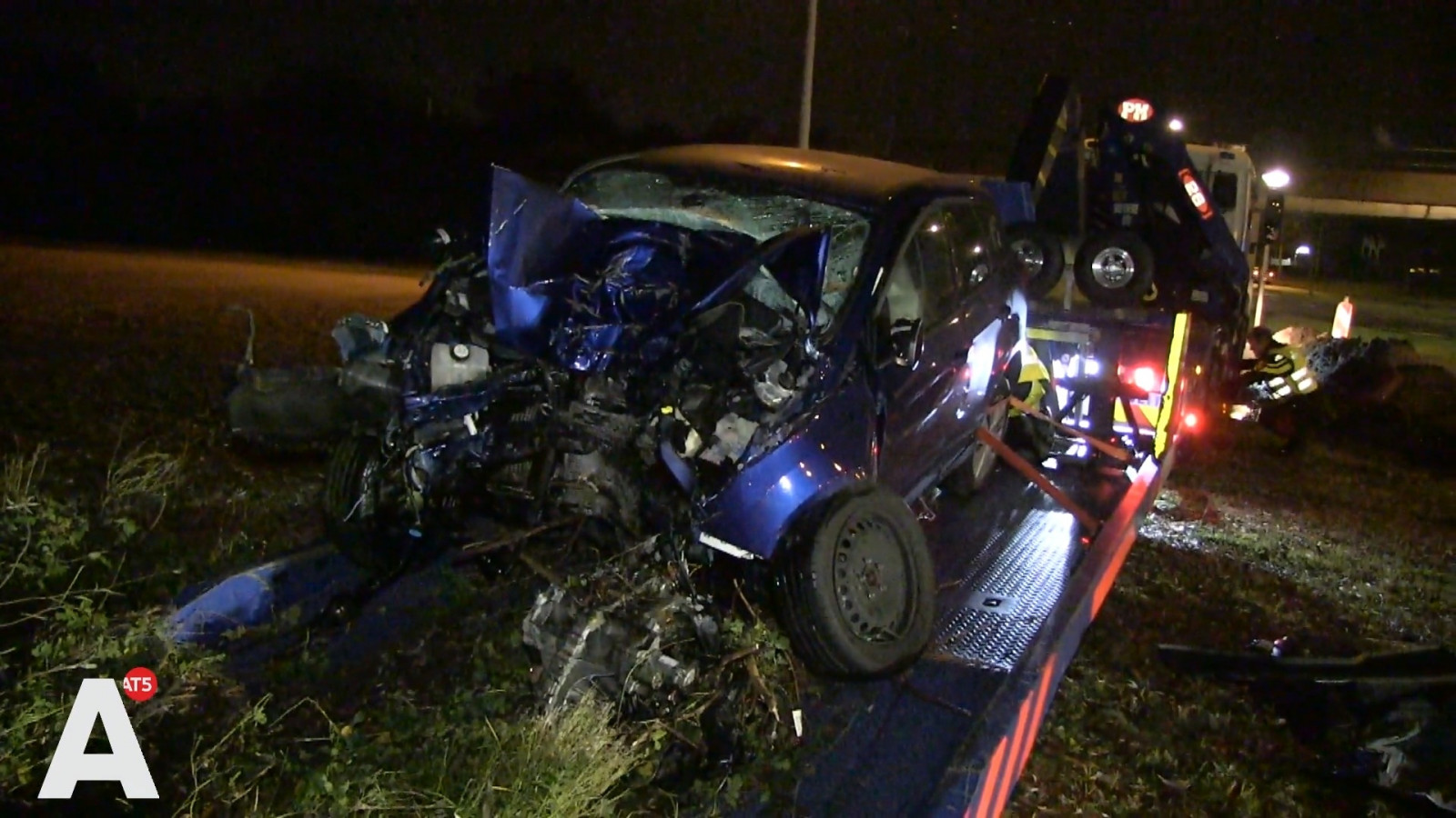 Taxichauffeur overleden na eenzijdig ongeluk in Westpoort. Taxichauffeur overleden na eenzijdig ongeluk in Westpoort.