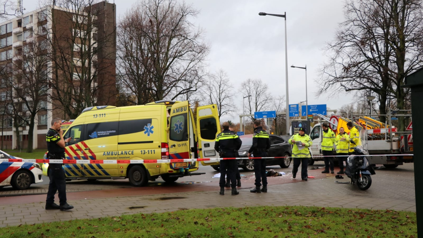 Scooterrijder Zwaargewond Na Botsing Bij Burgemeester De Vlugtlaan - AT5