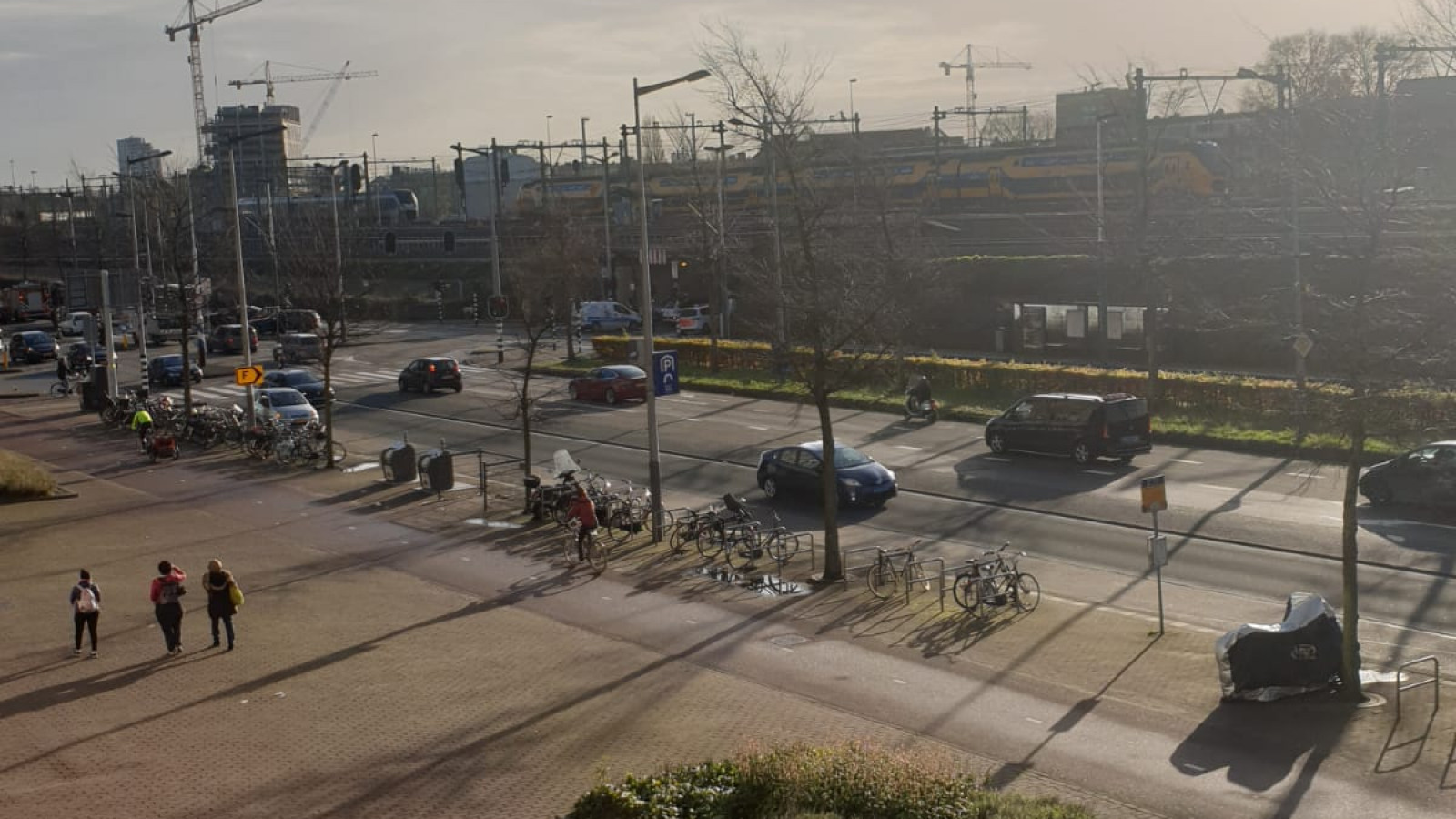Treinverkeer tussen Centraal en Muiderpoort gestremd door aanrijding. Treinverkeer tussen Centraal en Muiderpoort gestremd door aanrijding.