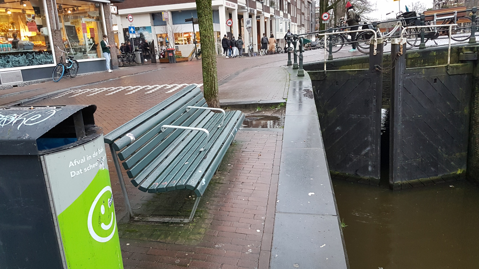 Het bankje nu
