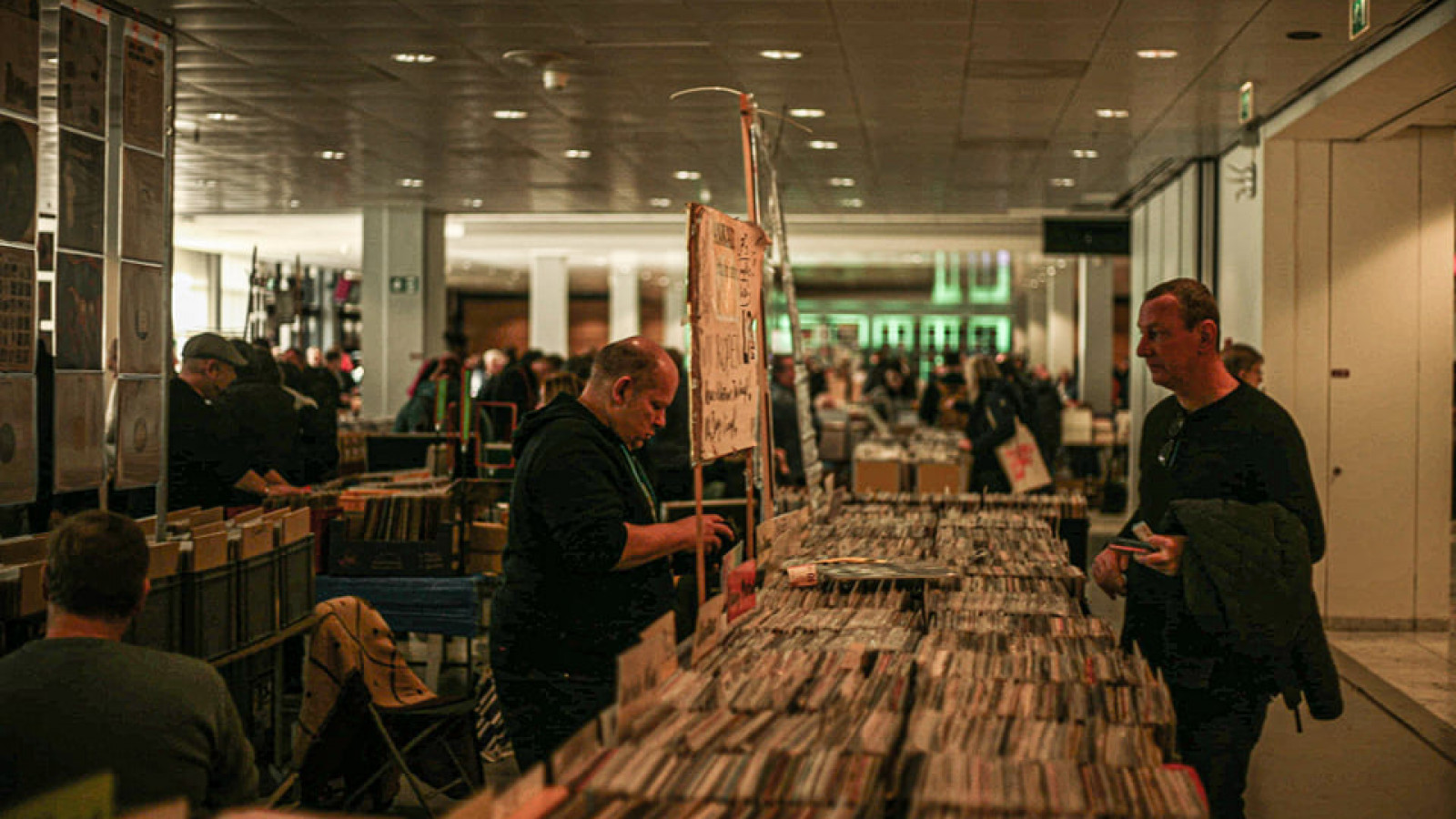 RAI verandert één dag in Walhalla voor verzamelaars van elpees, maxisingles  en cd's - AT5