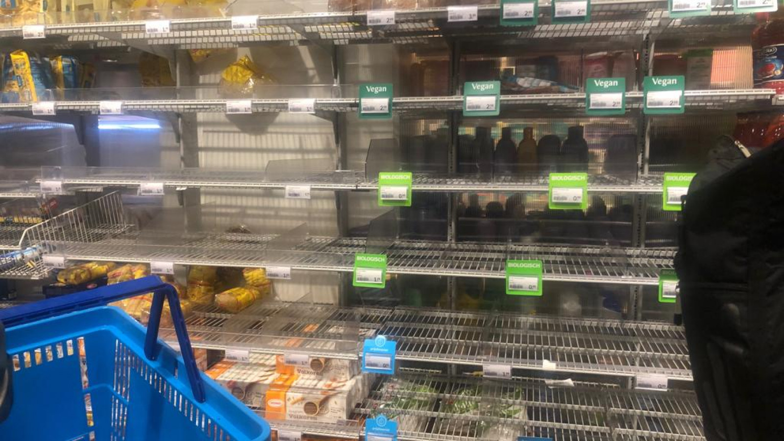 Lege Schappen In Supermarkten: 'Doe Normaal Boodschappen' - AT5