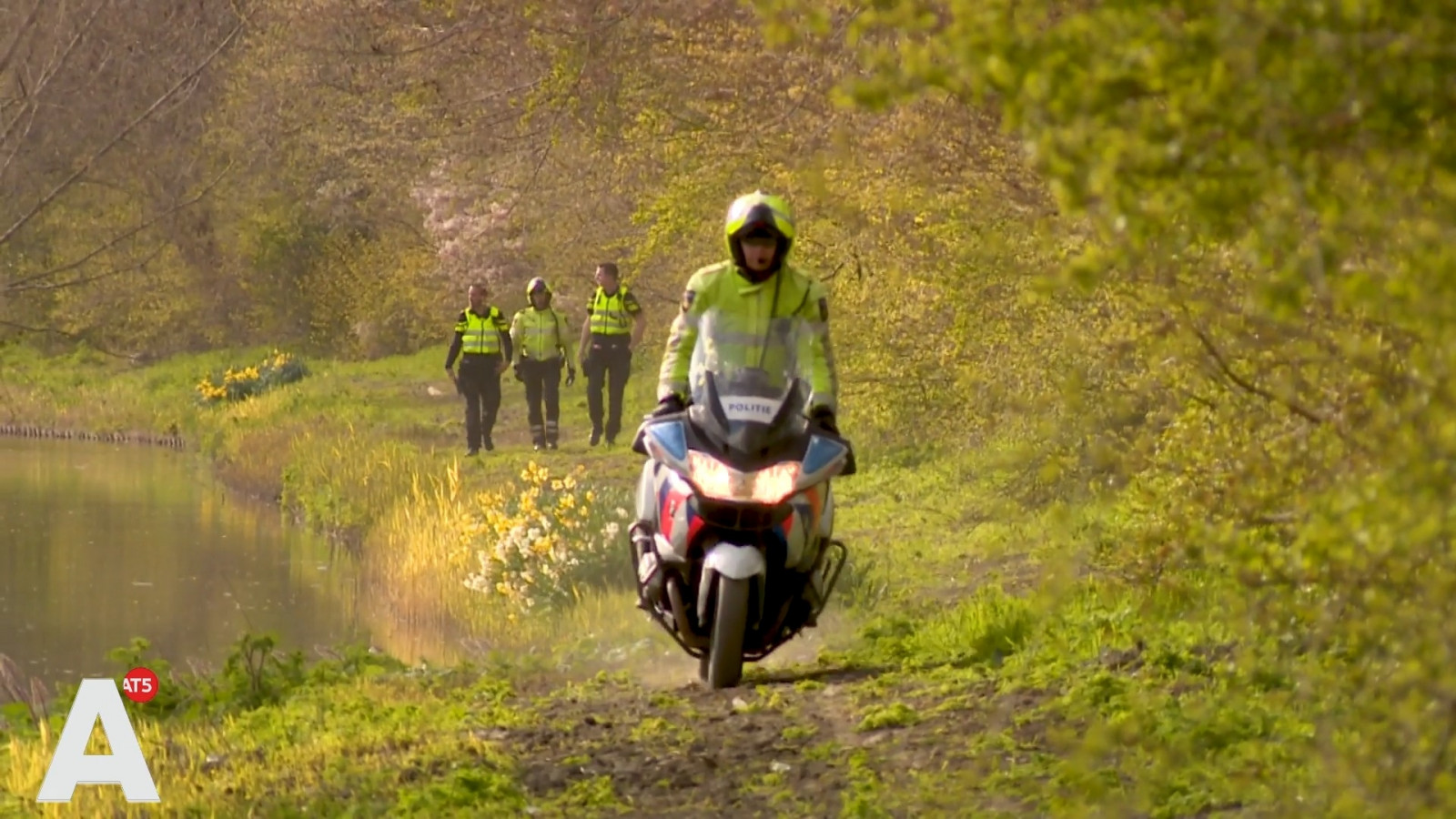 Op de #Ambrosiuslaan in #Amstelveen is vanmiddag iemand bij een #beroving mishandeld en bedreigd met een wapen.
