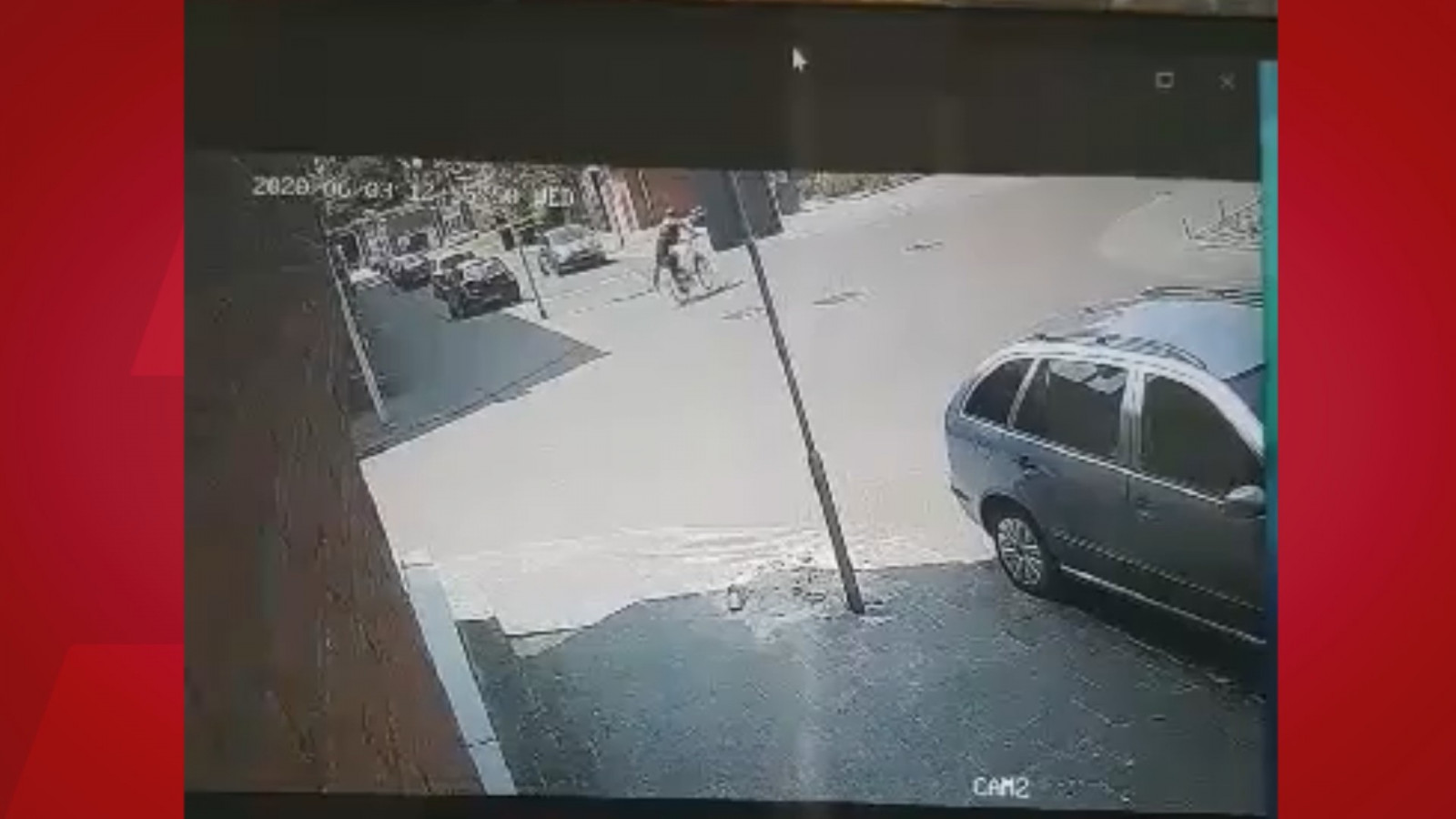 Video: agent schiet op auto in Geuzenveld