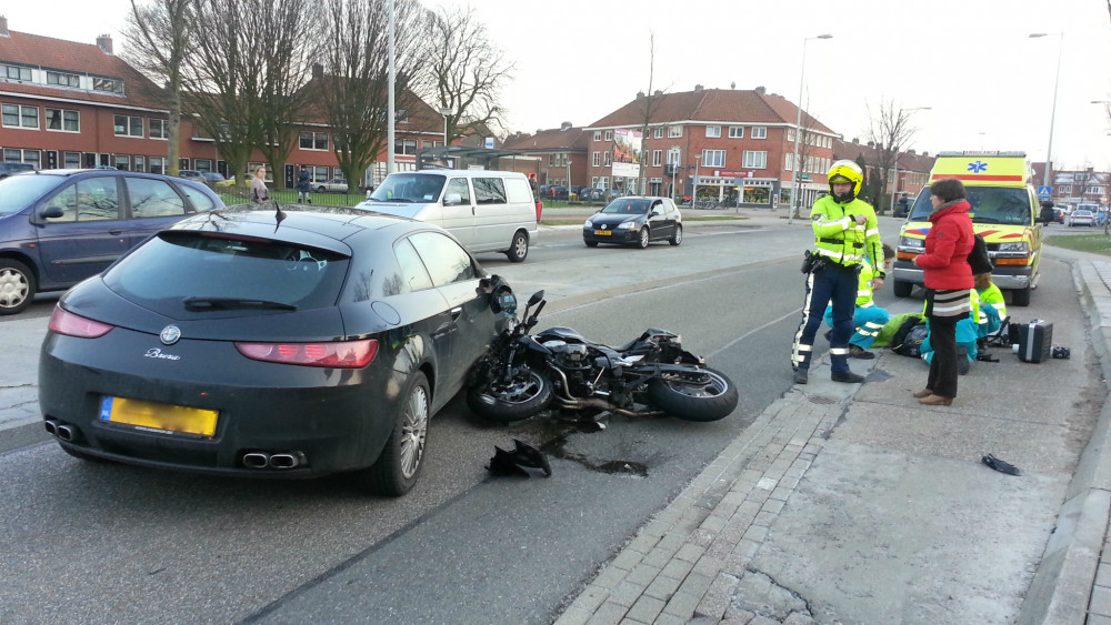 Motorrijder Knalt Op Auto In Noord - AT5