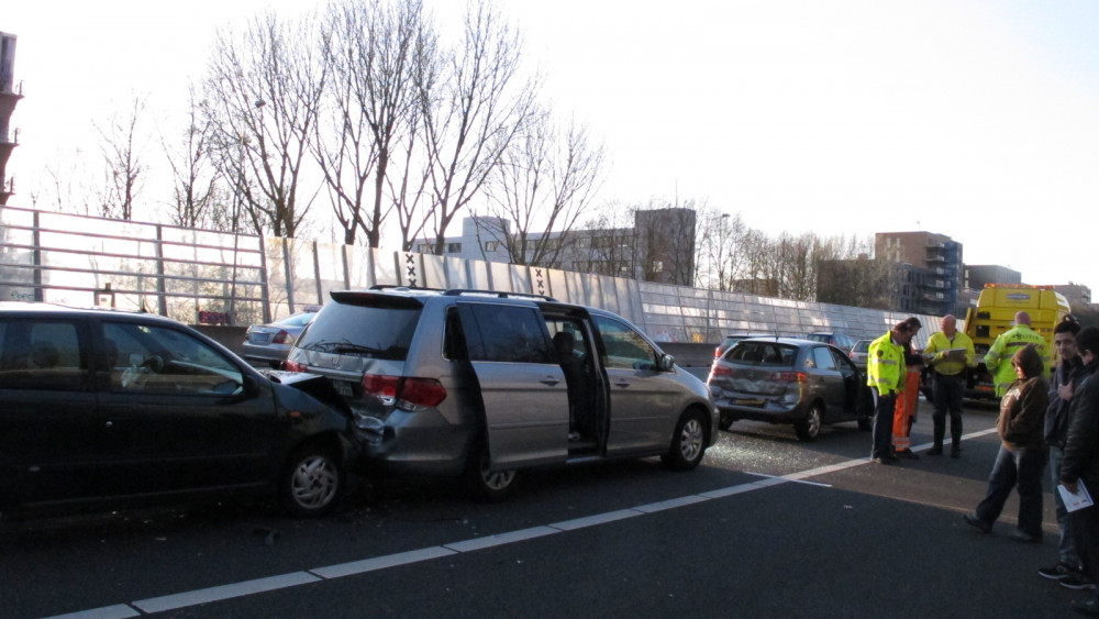 Twee Gewonden Bij Kop-staartbotsing A10 - AT5