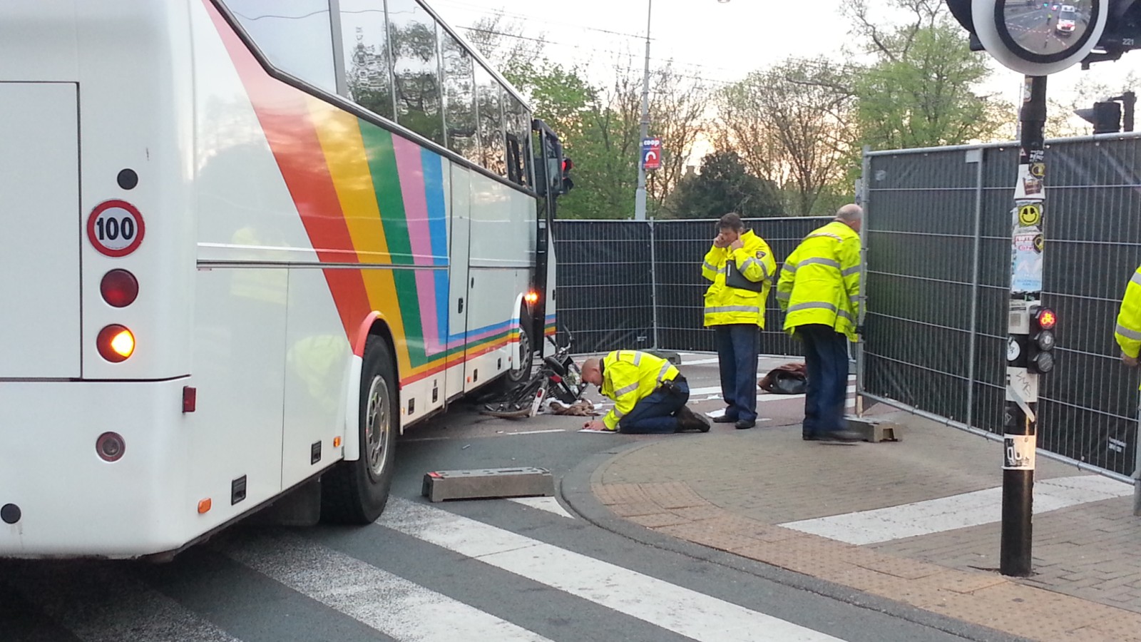 Fietster ernstig gewond na aanrijding met bus