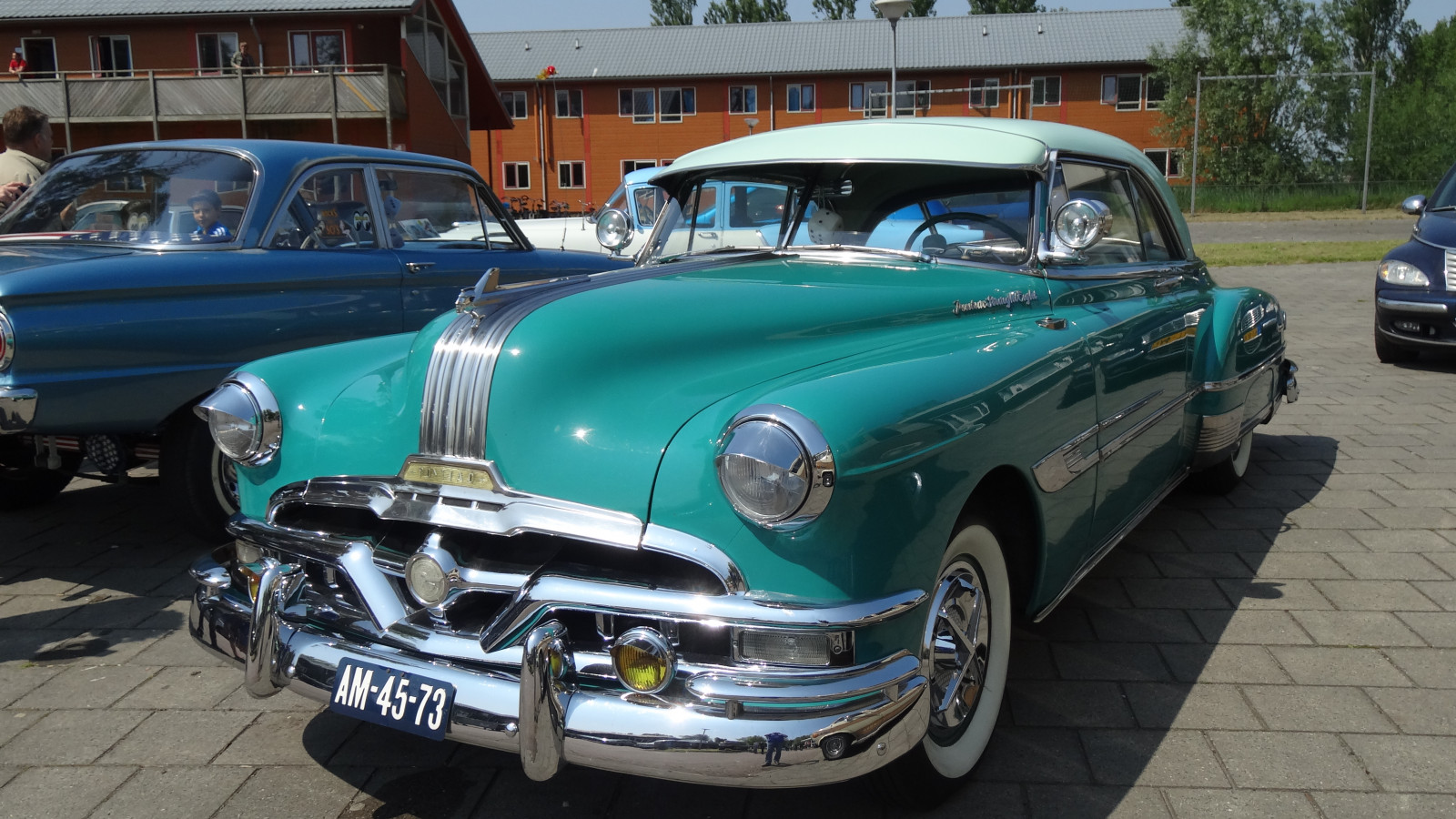 Gisteren was het bij Cruise Inn op Zeeburgereiland Rock 'n Roll D-Day. Een prachtig evenement met heel veel fifties. Dus Oldtimers, vetkuiven, rock en roll en nog veel meer.  Video's volgen.