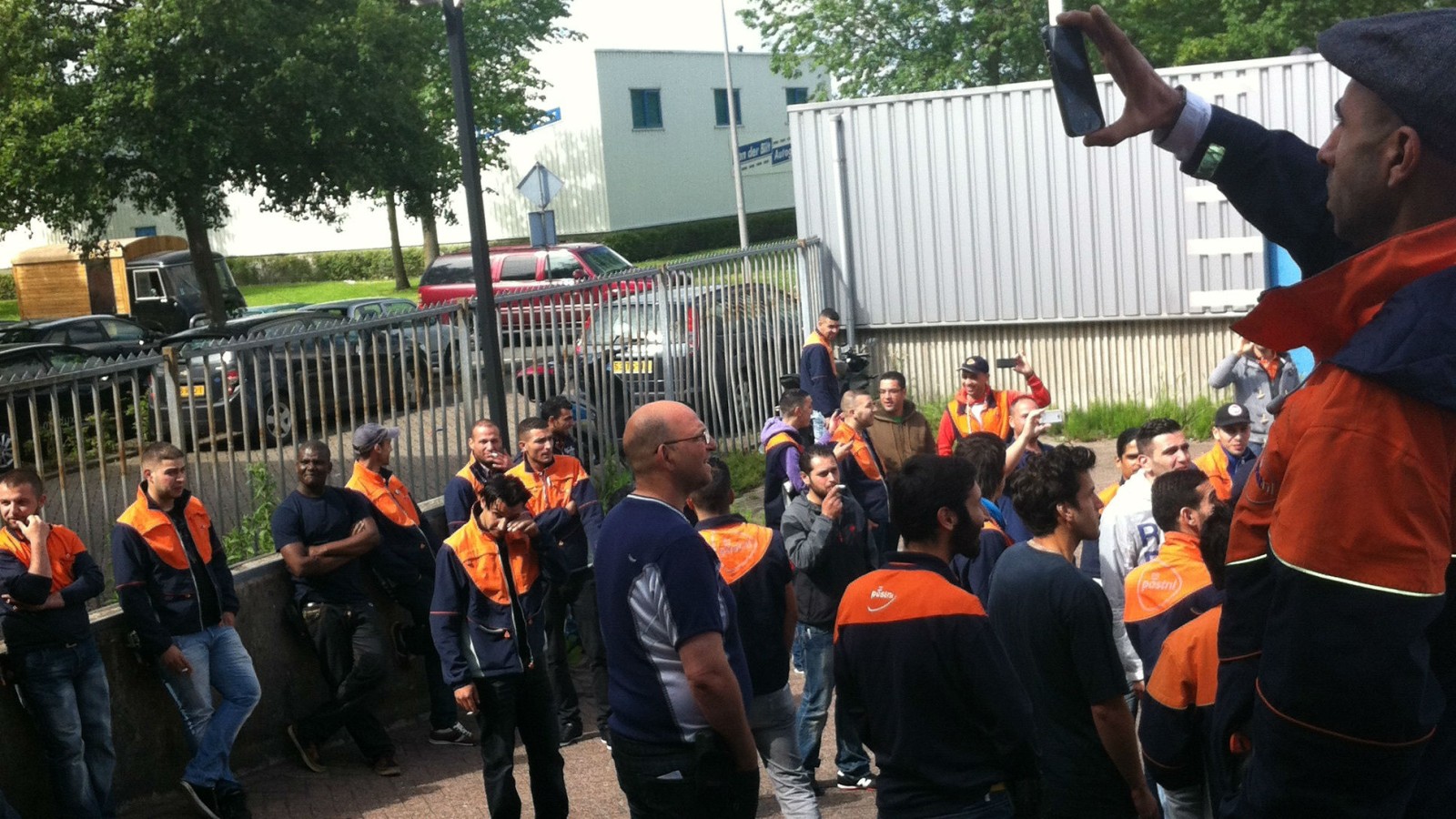 Wilde staking werknemers PostNL in Sloterdijk