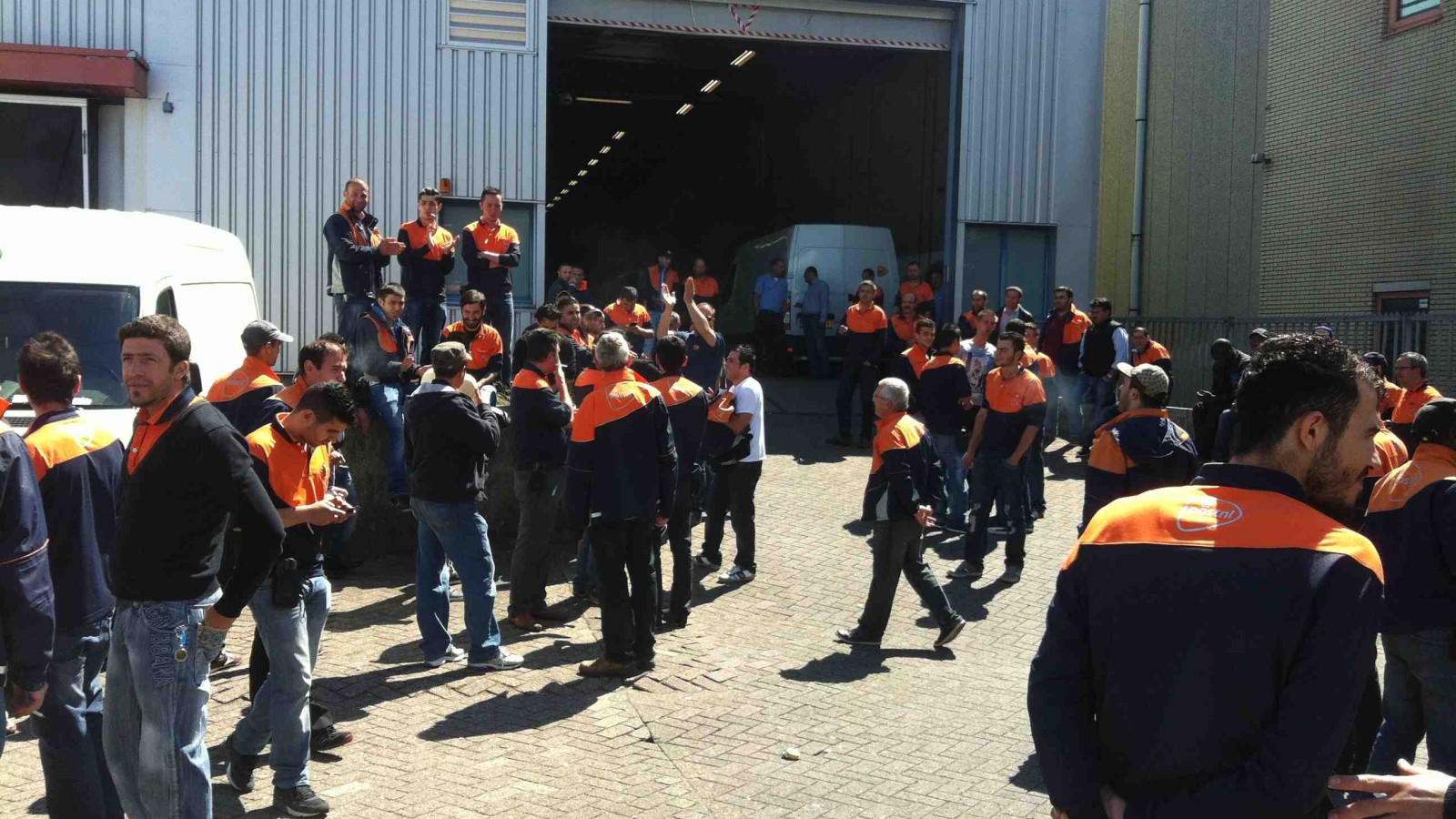 Wilde staking werknemers PostNL in Sloterdijk