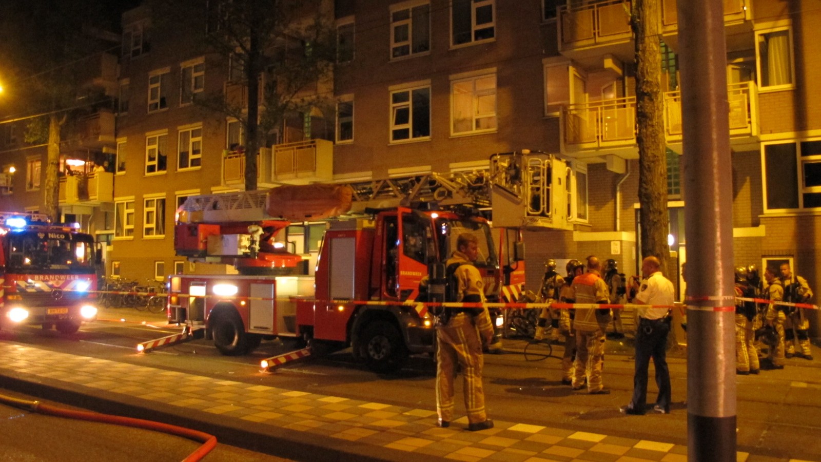 Ernstig gewonde bij brand Czaar Peterstraat