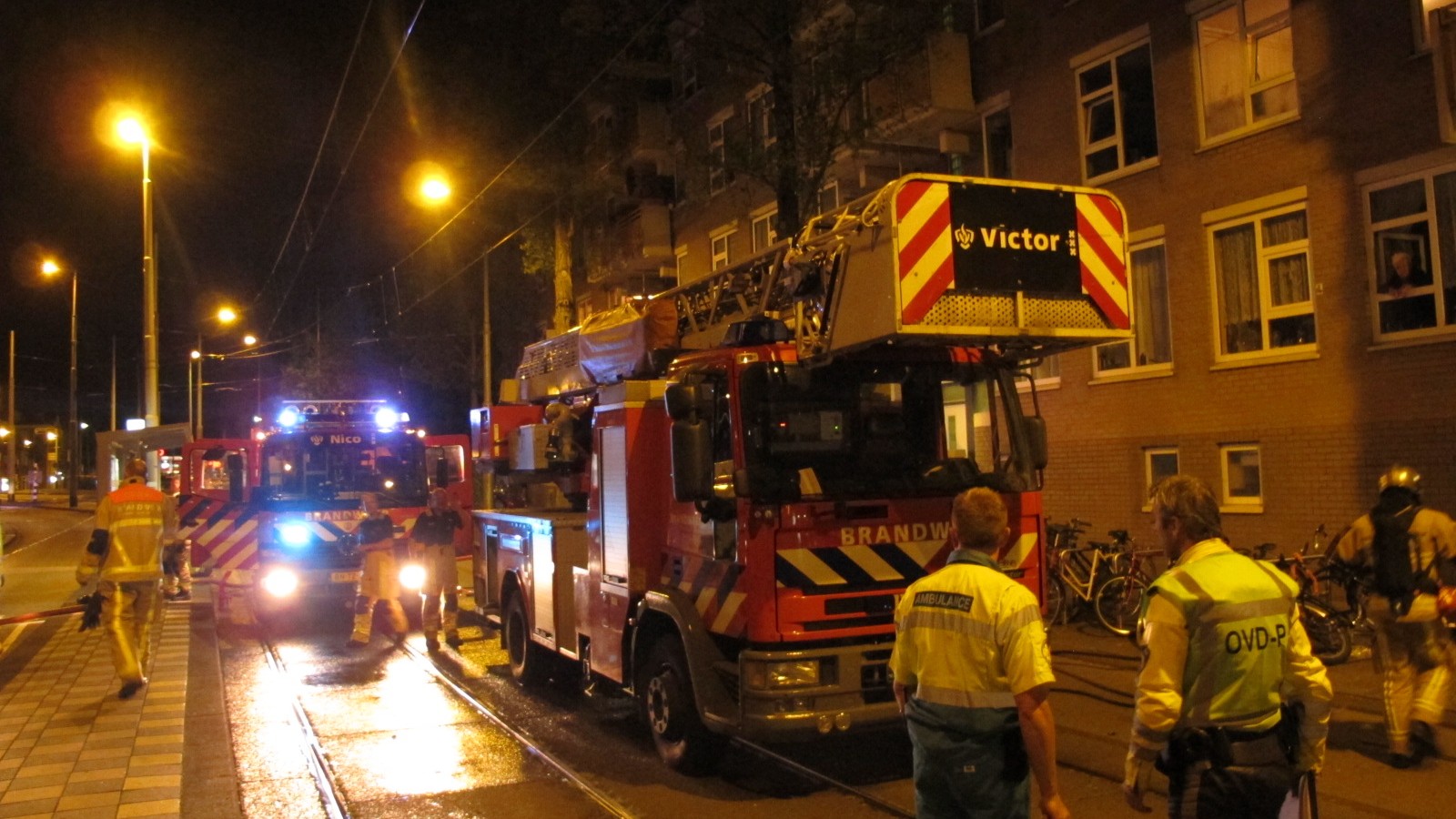 Ernstig gewonde bij brand Czaar Peterstraat