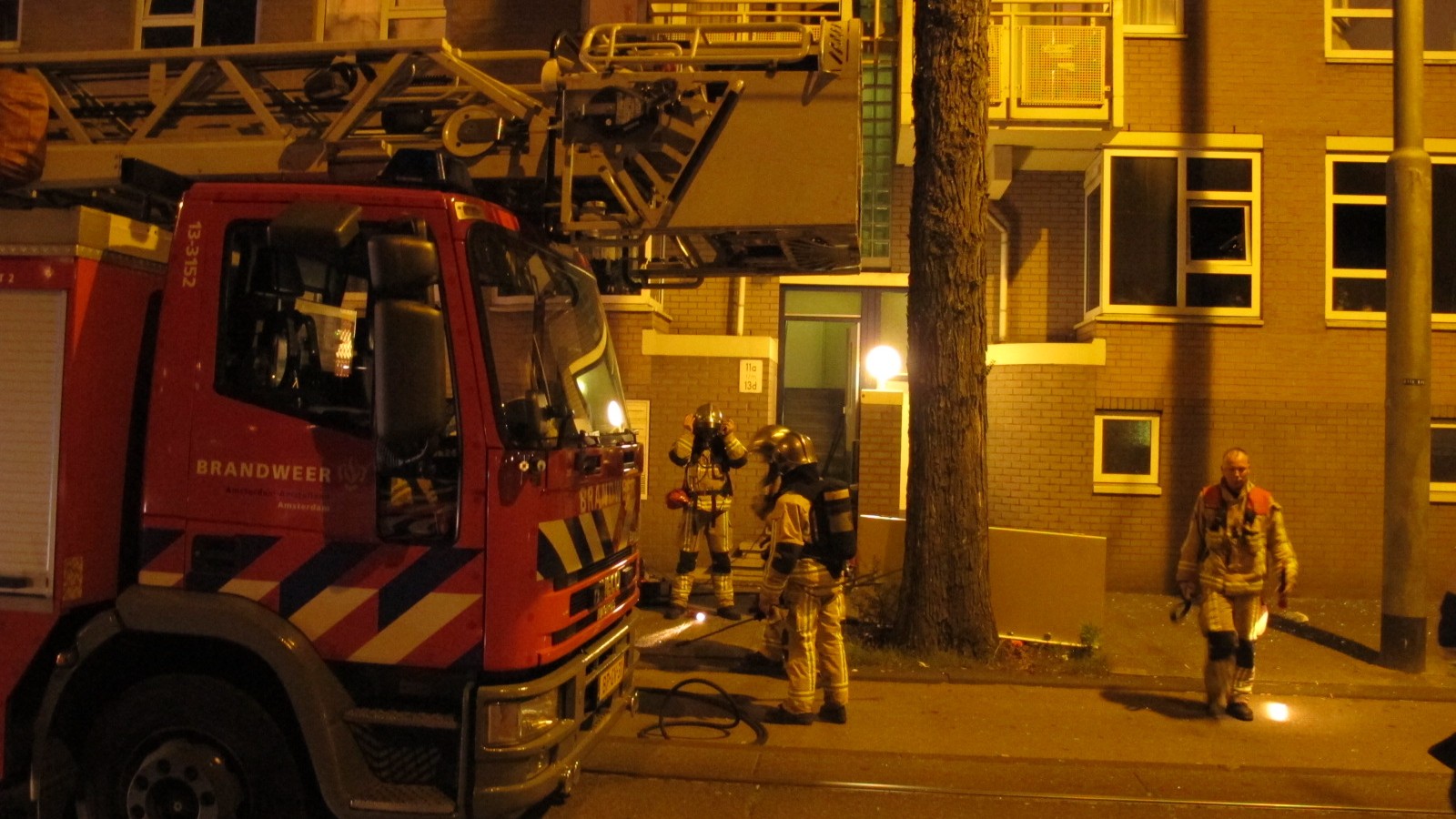 Ernstig gewonde bij brand Czaar Peterstraat