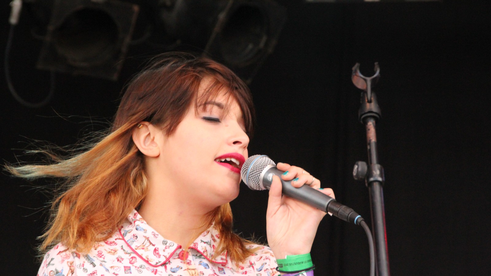 Coco swingt op de Uitmarkt de pan uit - AT5