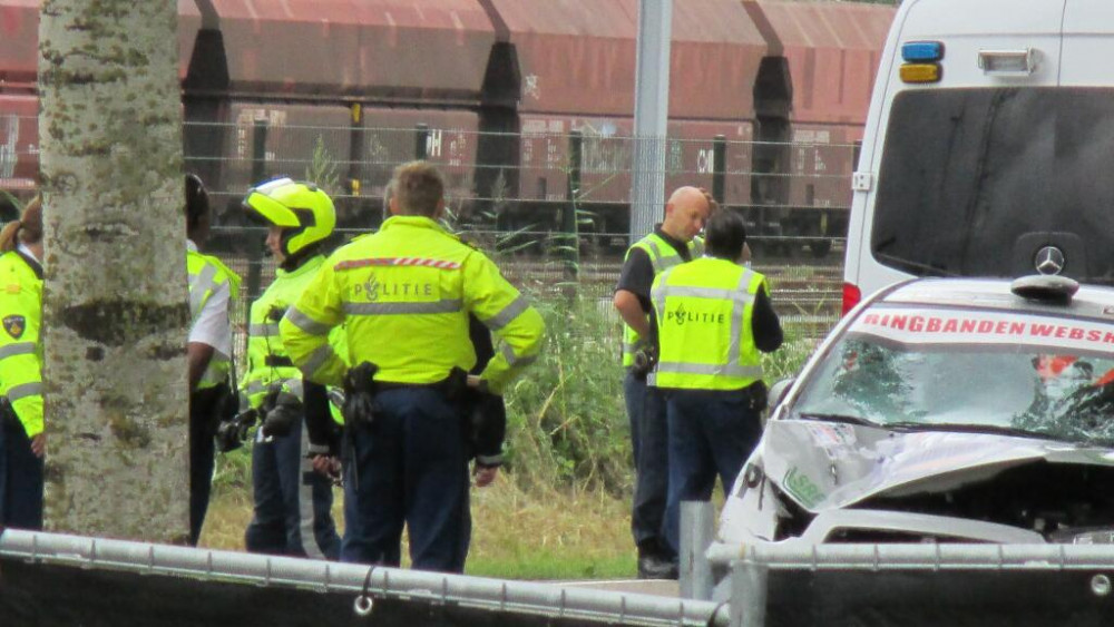 Auto Rijdt In Op Publiek: Dode En Zwaargewonden - AT5