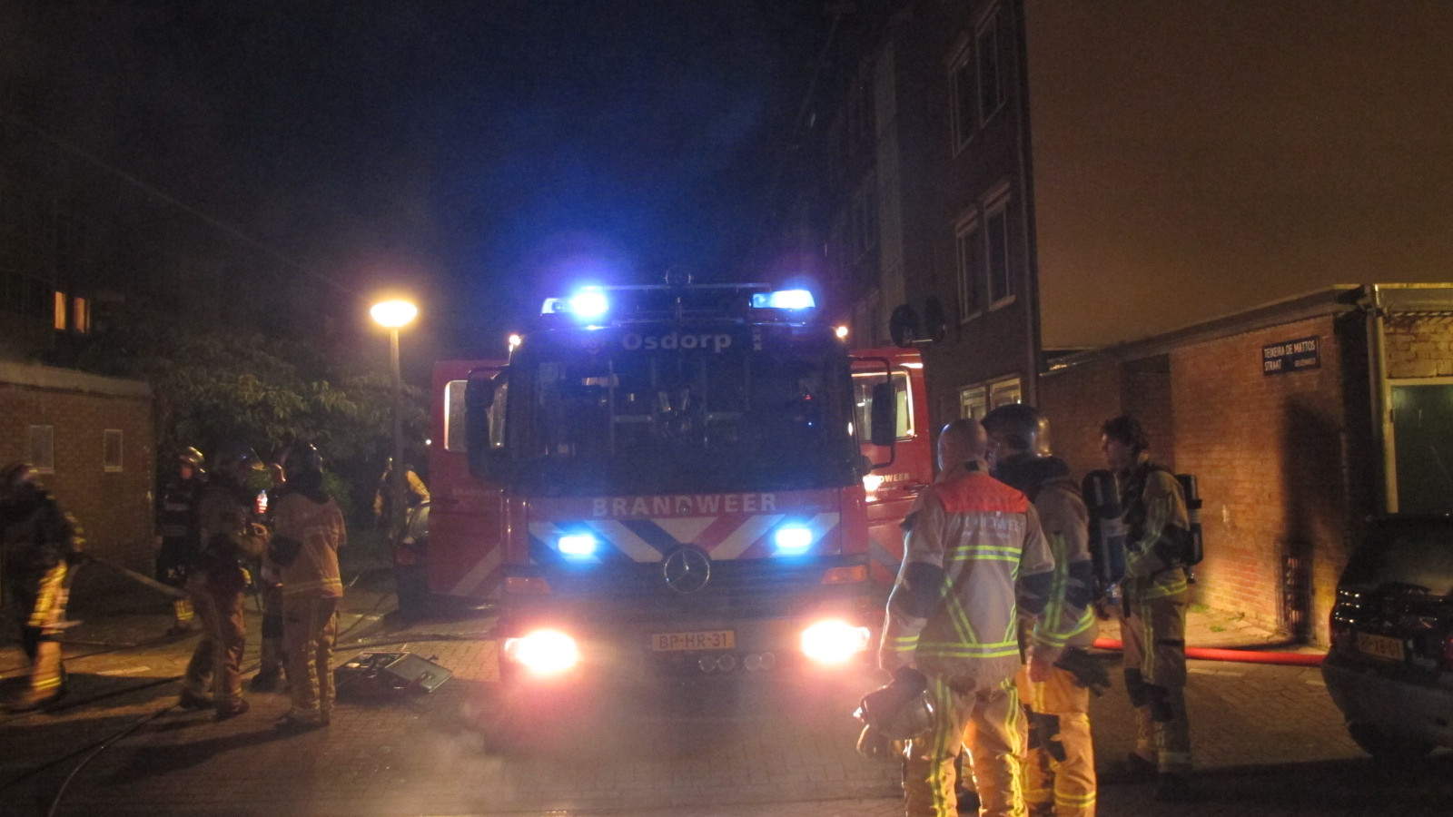 Grote brand in bijgebouw flat Nieuw-West