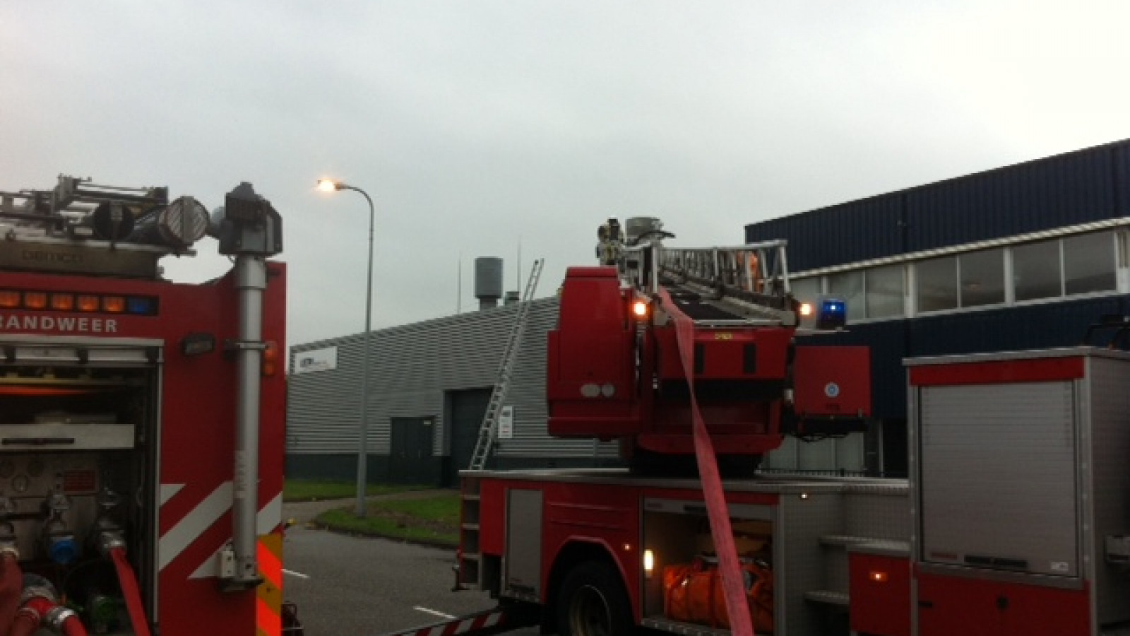 Grote brand bij autoschadebedrijf Zuidoost