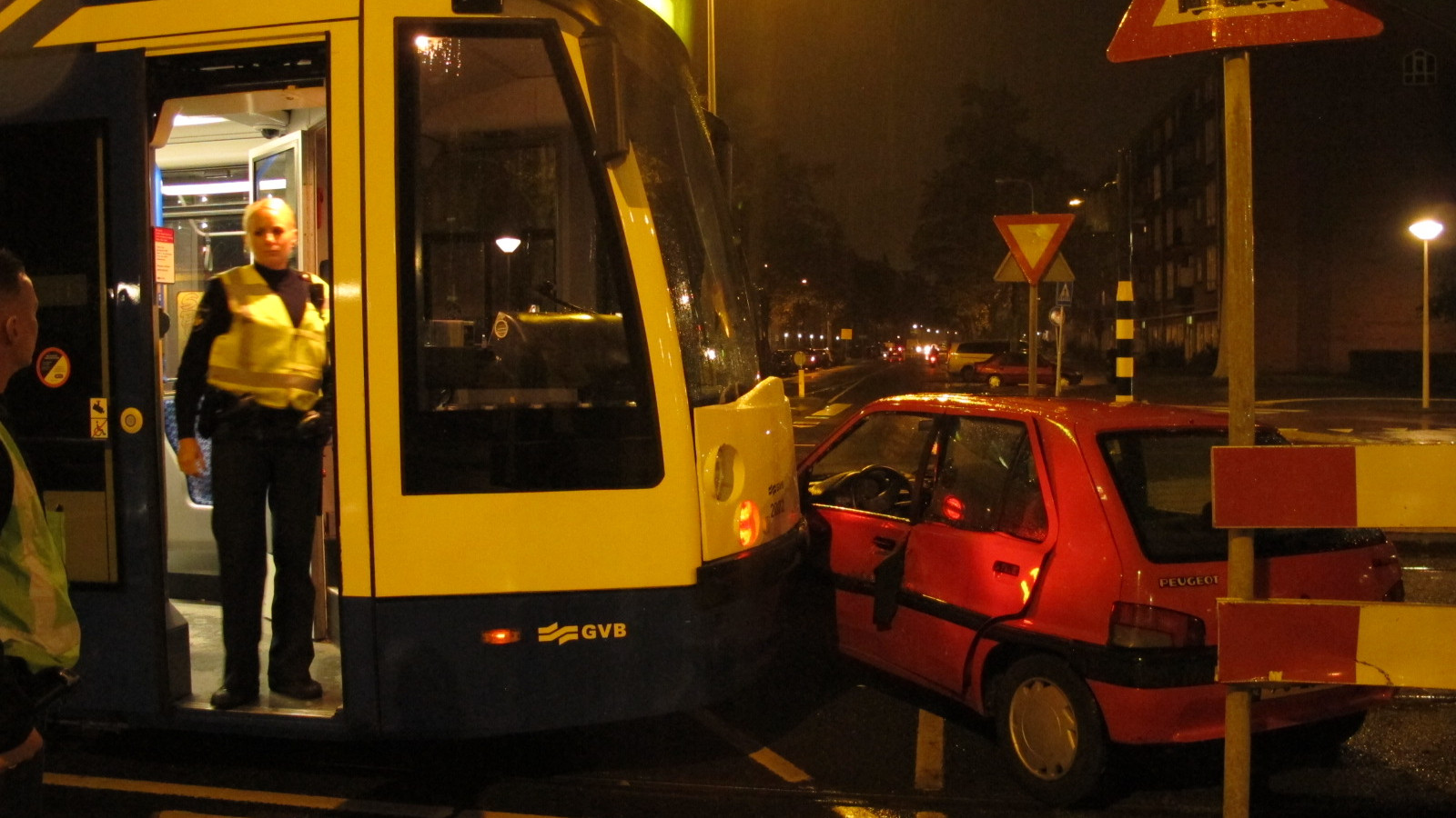 Automobilist gewond na botsing met tram