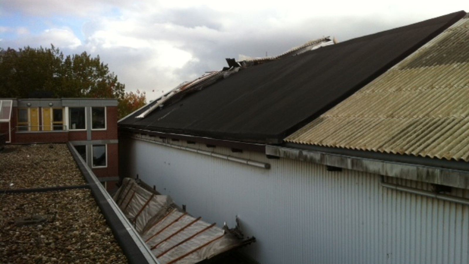 Foto's: storm rukt daken kapot