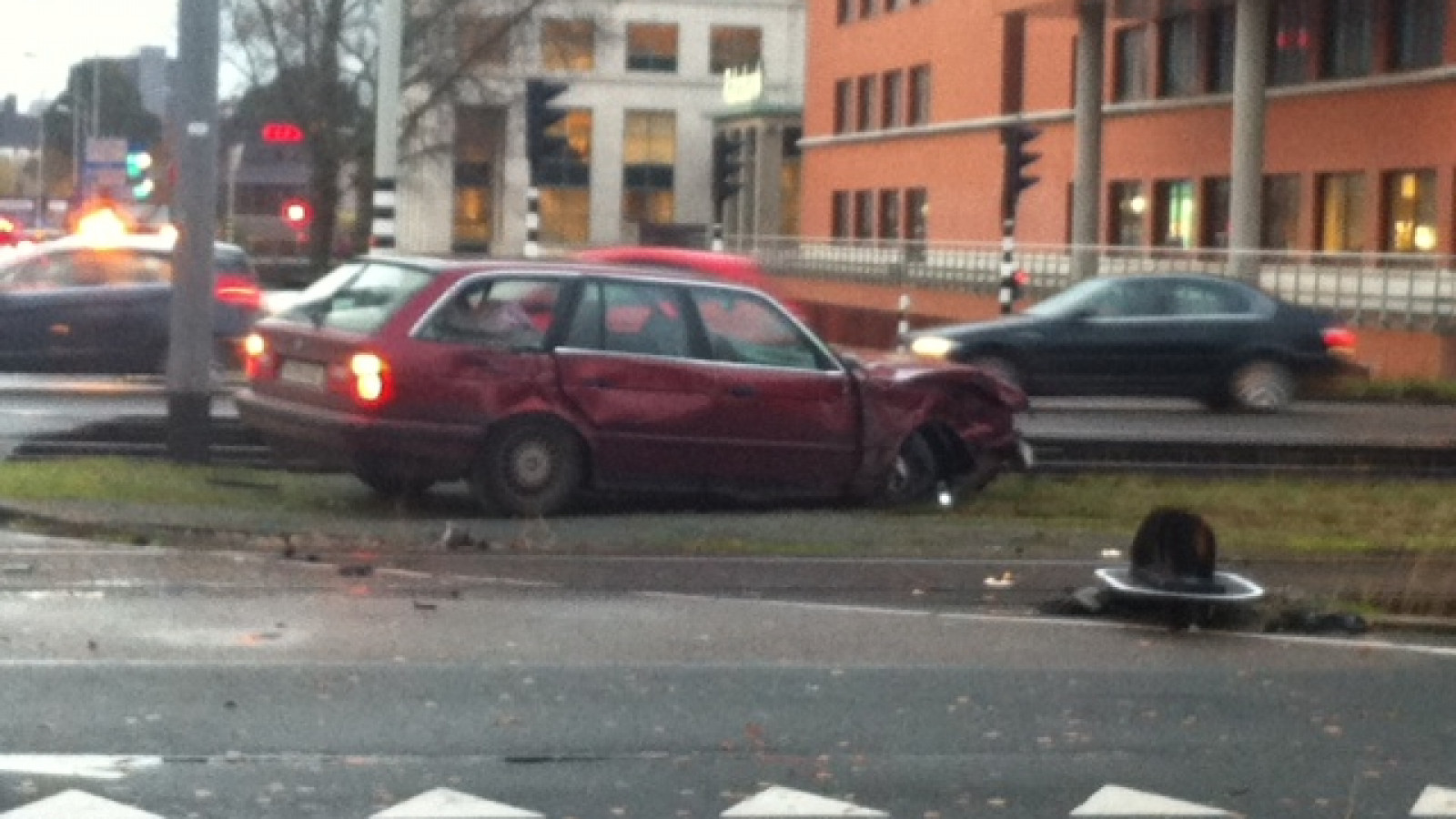 Achtervolging autodief eindigt met klap op Beneluxbaan