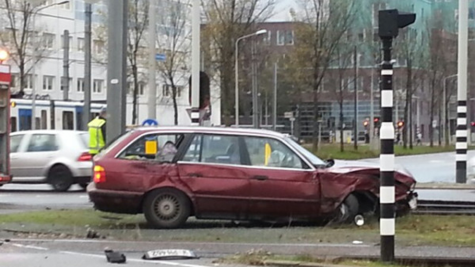 Achtervolging autodief eindigt met klap op Beneluxbaan