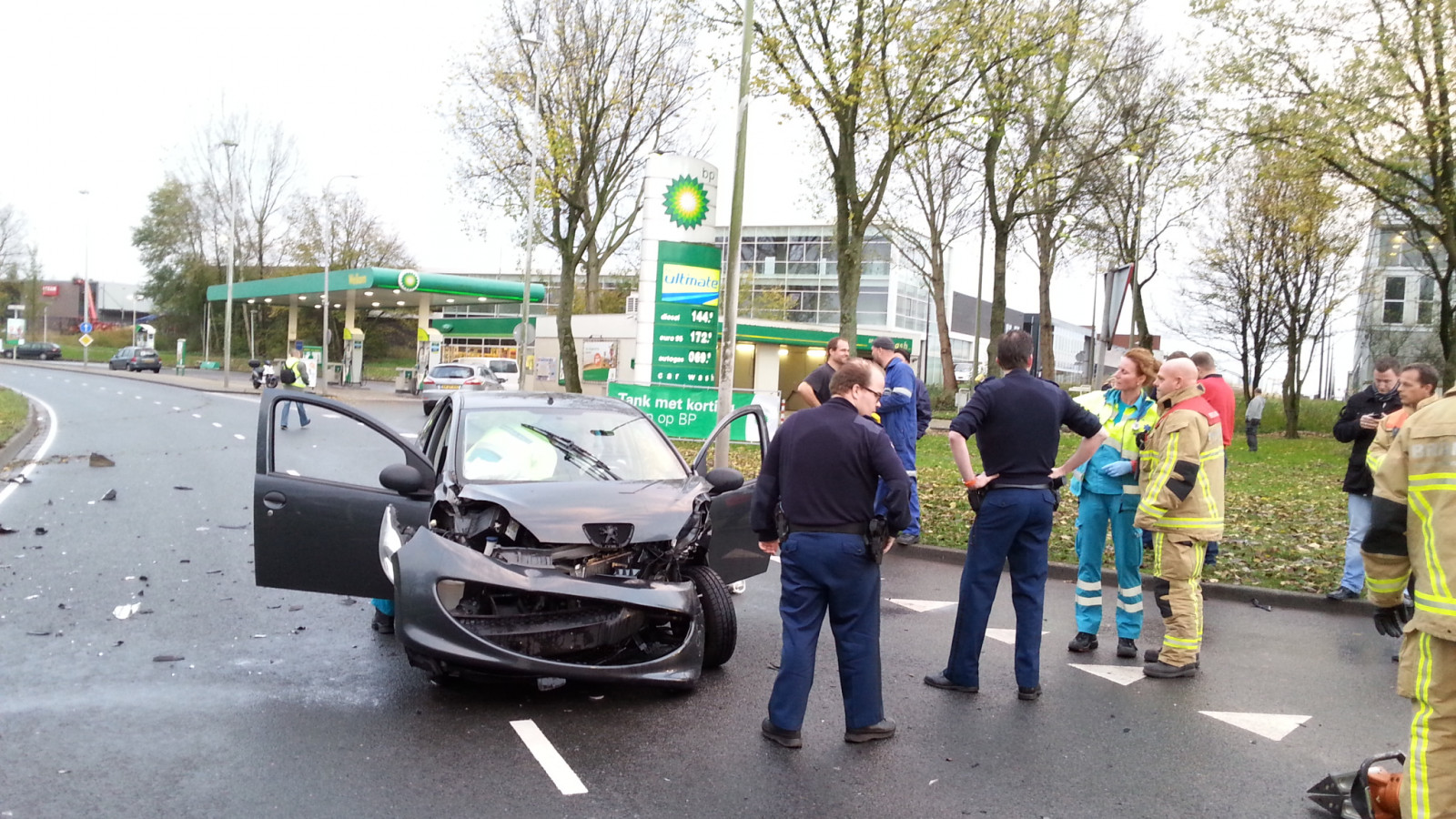 Automobilist gewond na ongeval op Cornelis Douwesweg