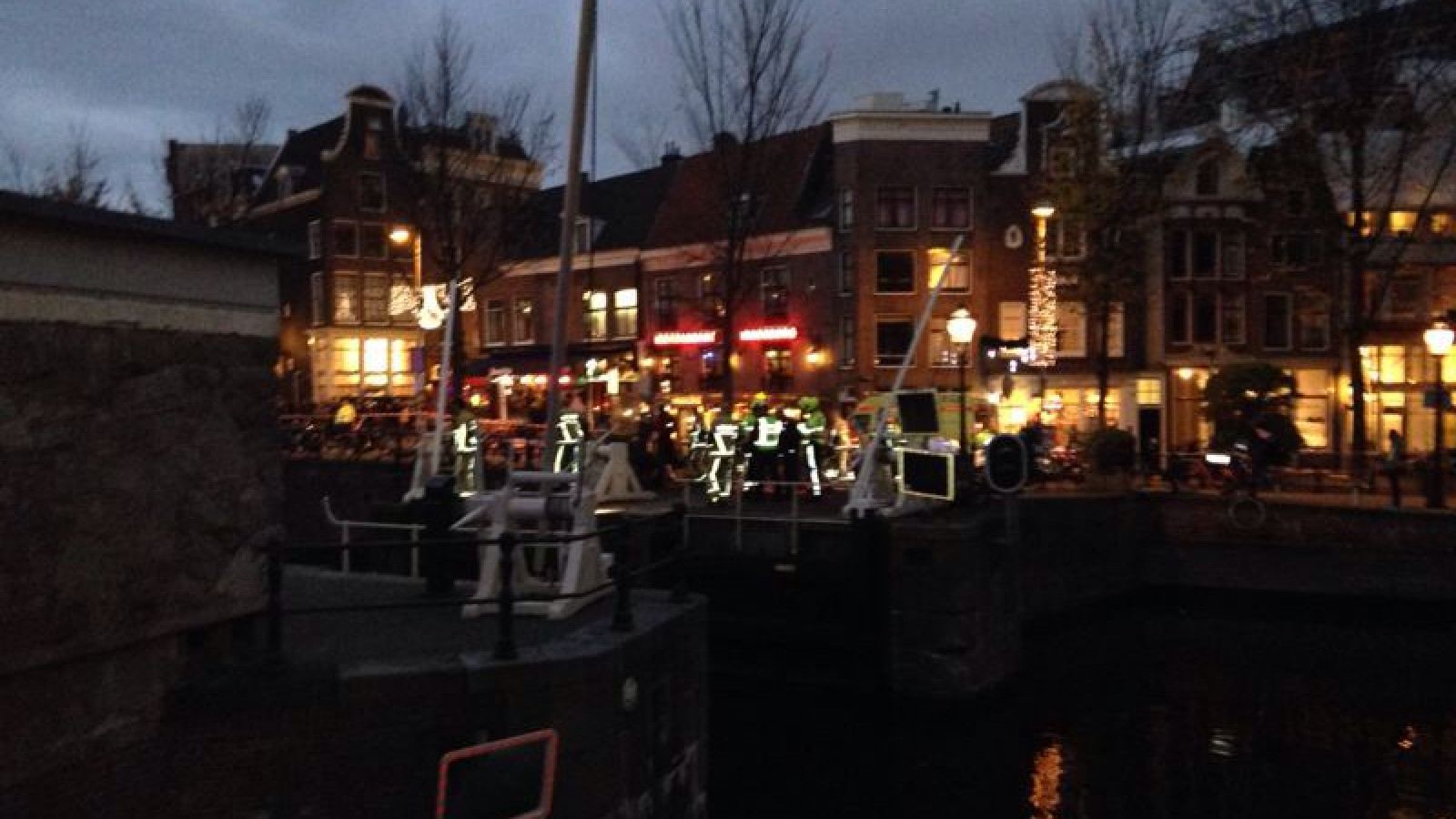 Man uit water gered nabij CS