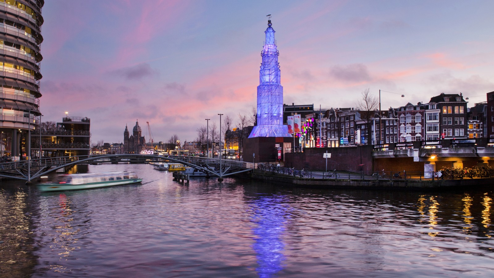 Historische toren even terug in Amsterdamse skyline