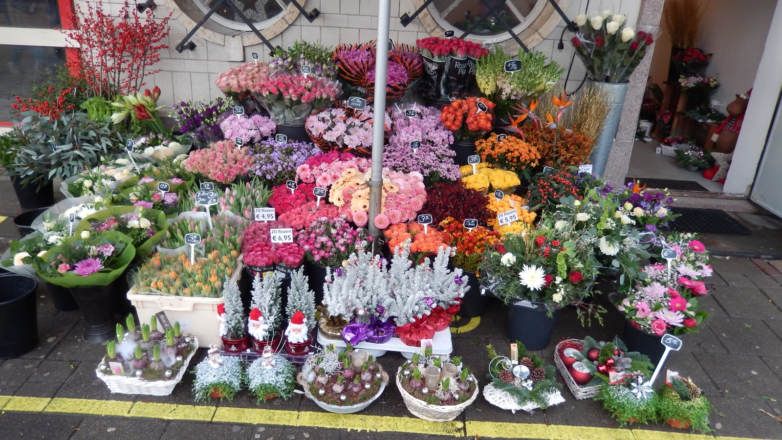Fluisteren stel je voor Koninklijke familie Nu ook bloemen te koop op het Amstelstation - AT5