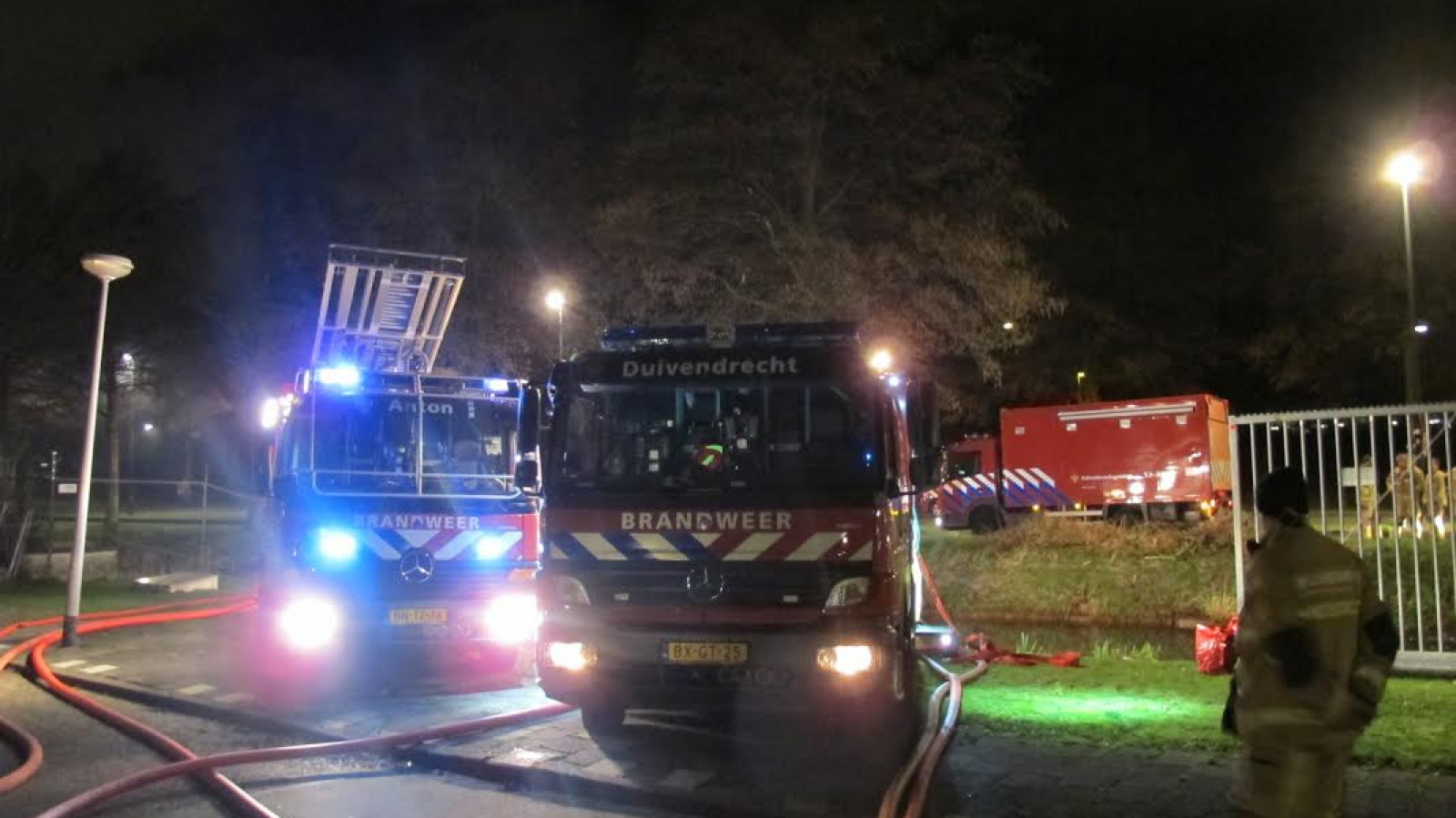 Grote brand in voetbalkantine FC Amsterdam (VIDEO)