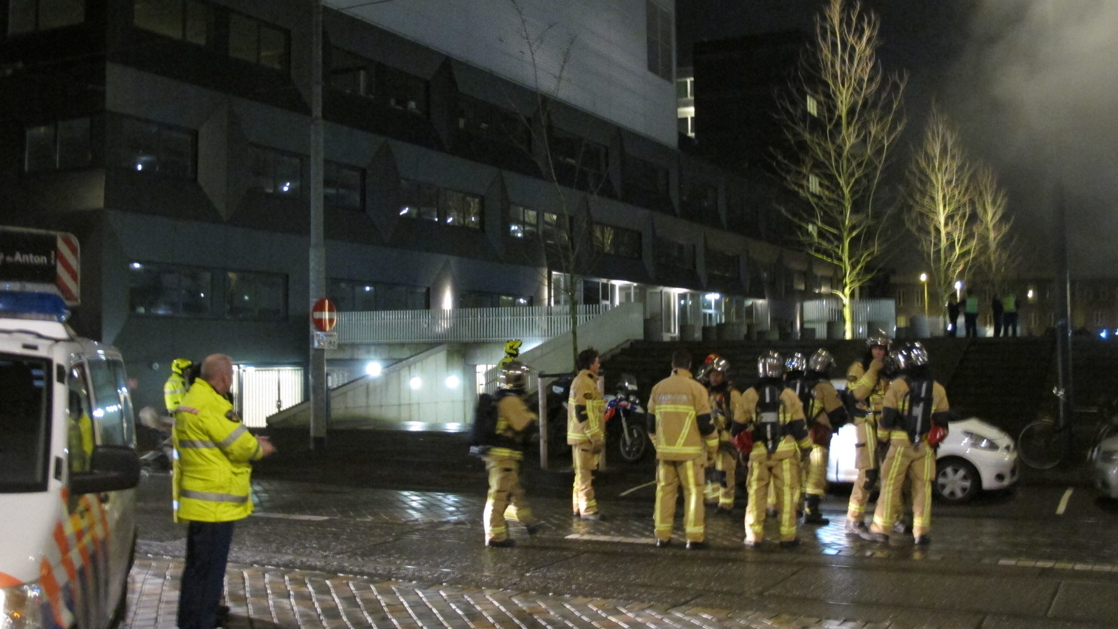 Woningen ontruimd na grote brand parkeergarage IJburg