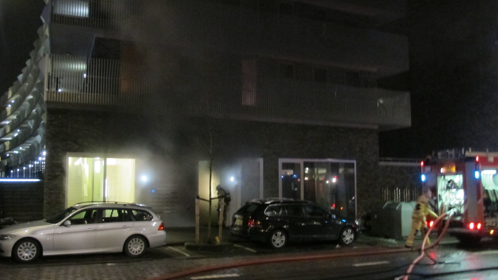 Woningen ontruimd na grote brand parkeergarage IJburg