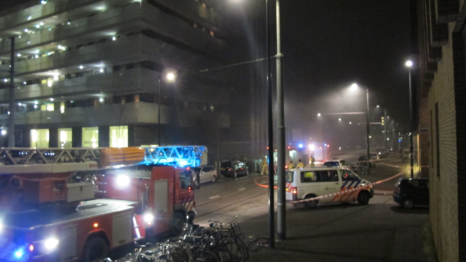 Woningen ontruimd na grote brand parkeergarage IJburg