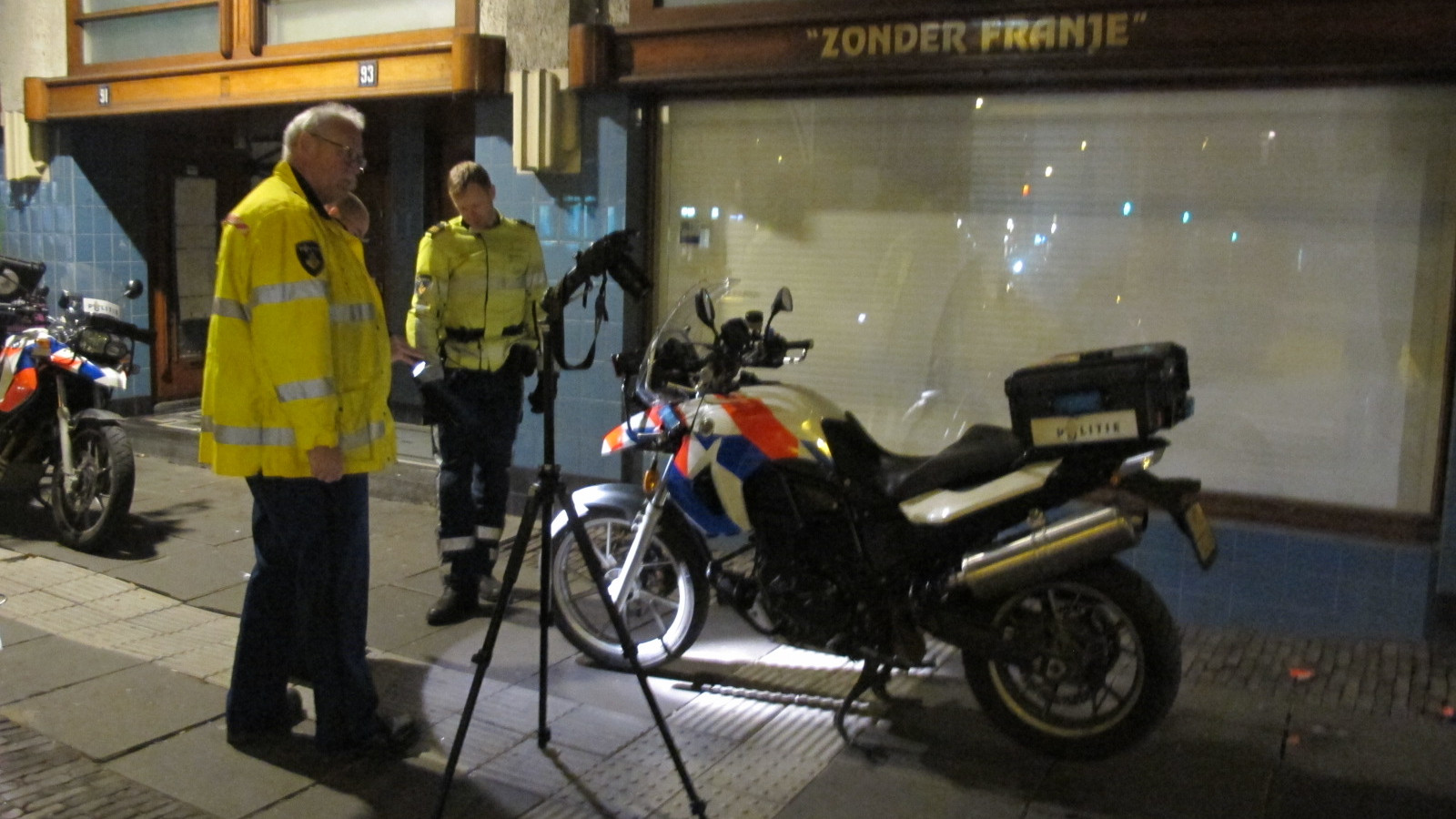 Motoragenten onderuit bij achtervolging inbrekers