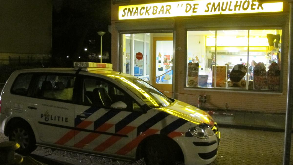 Gemaskerde man overvalt snackbar in Geuzenveld