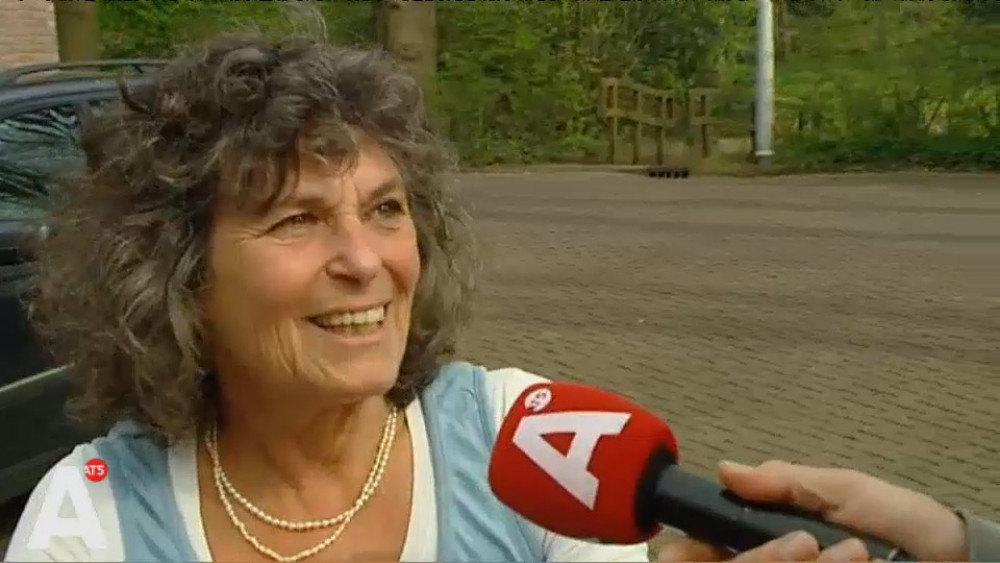 Schrijfster 'Mensen in Noord zijn zó primitief' AT5 Schrijfster 'Mensen in Noord zijn zó primitief' AT5