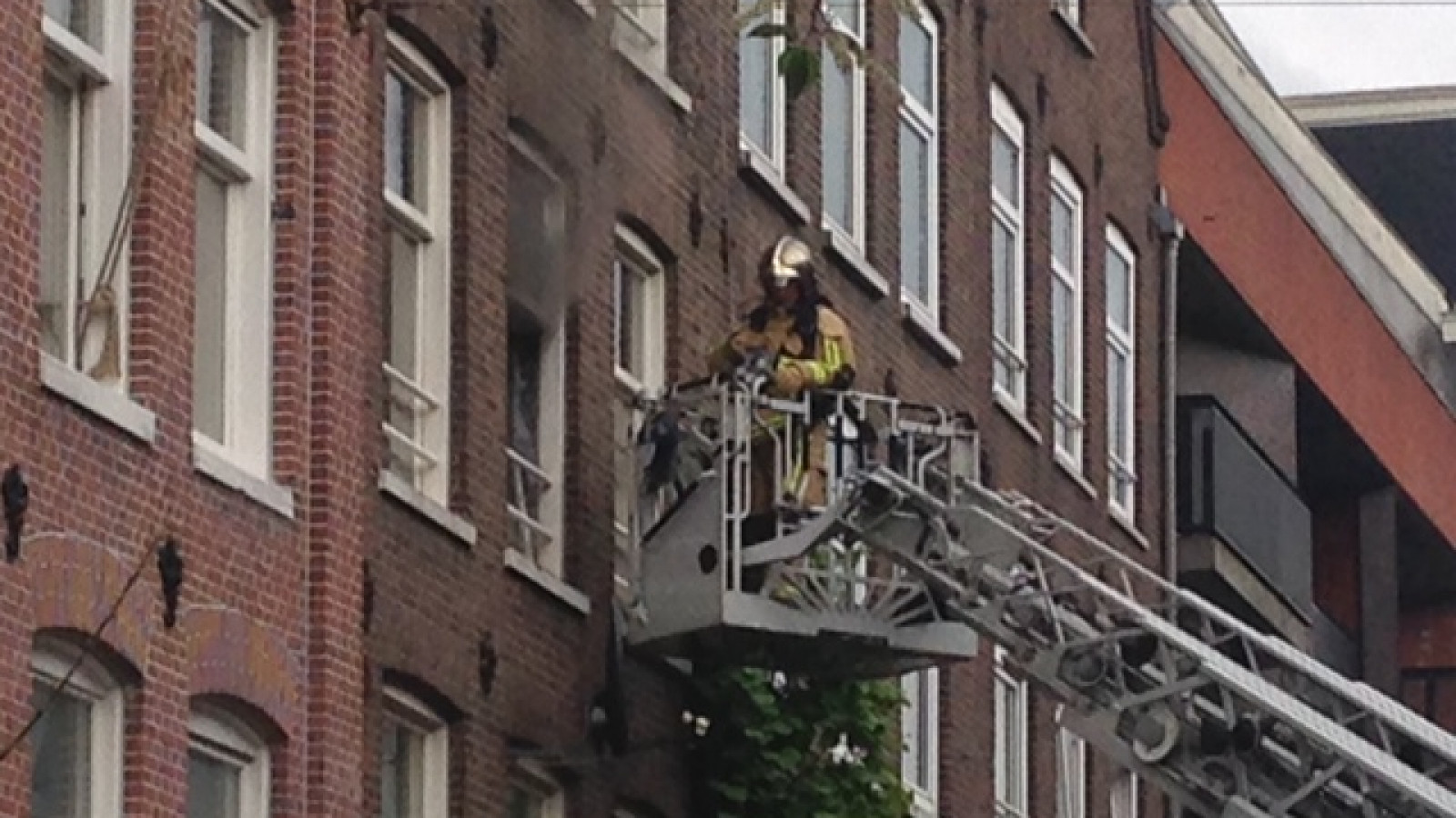 Katje gestikt bij brandje woning Quellijnstraat
