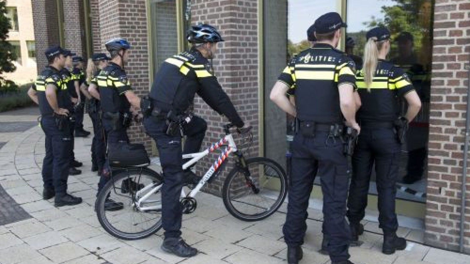 Nieuwe politieuniform is 'stevig en stoer'