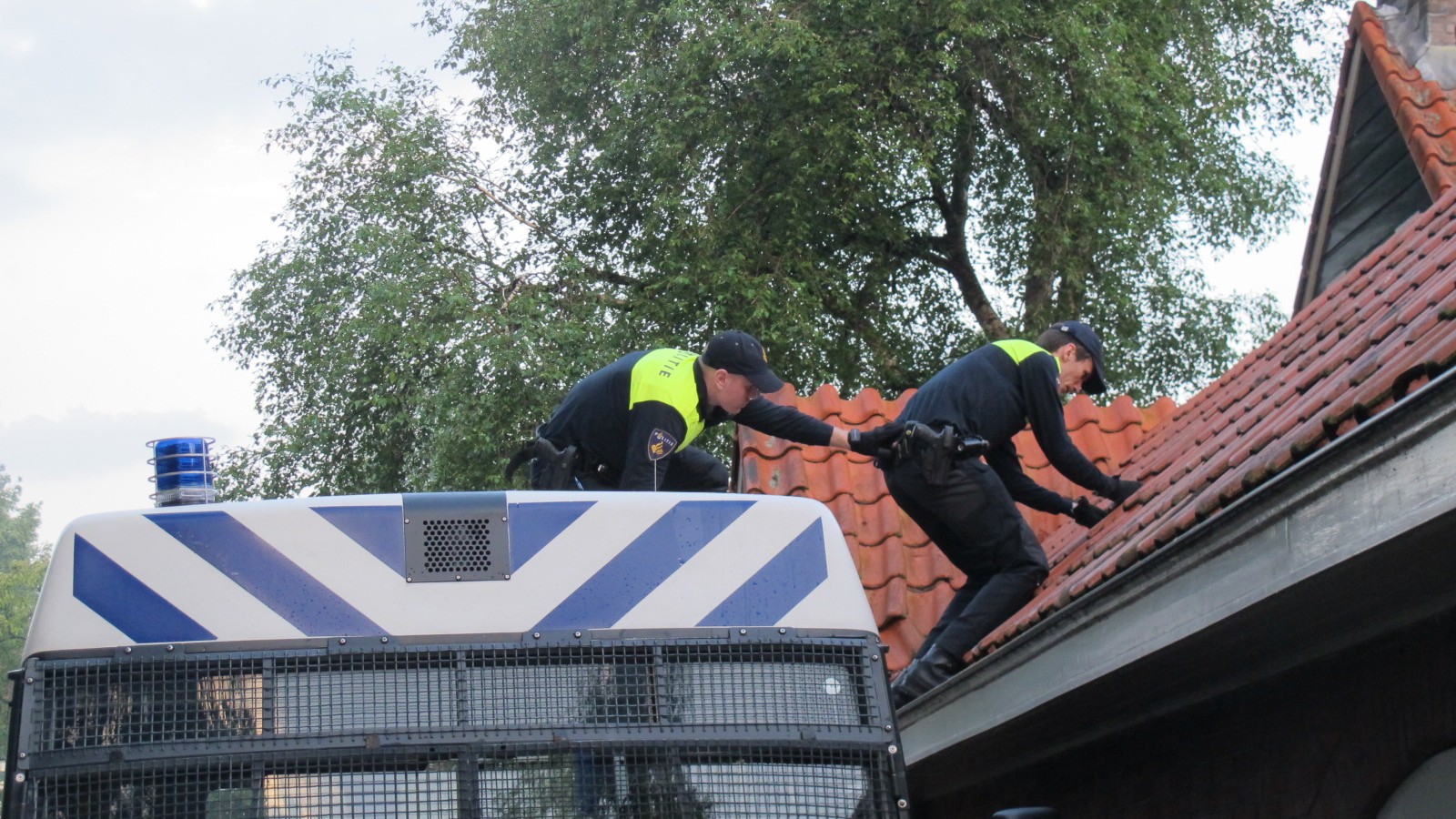 Politie schiet 15-jarige verdachte in been