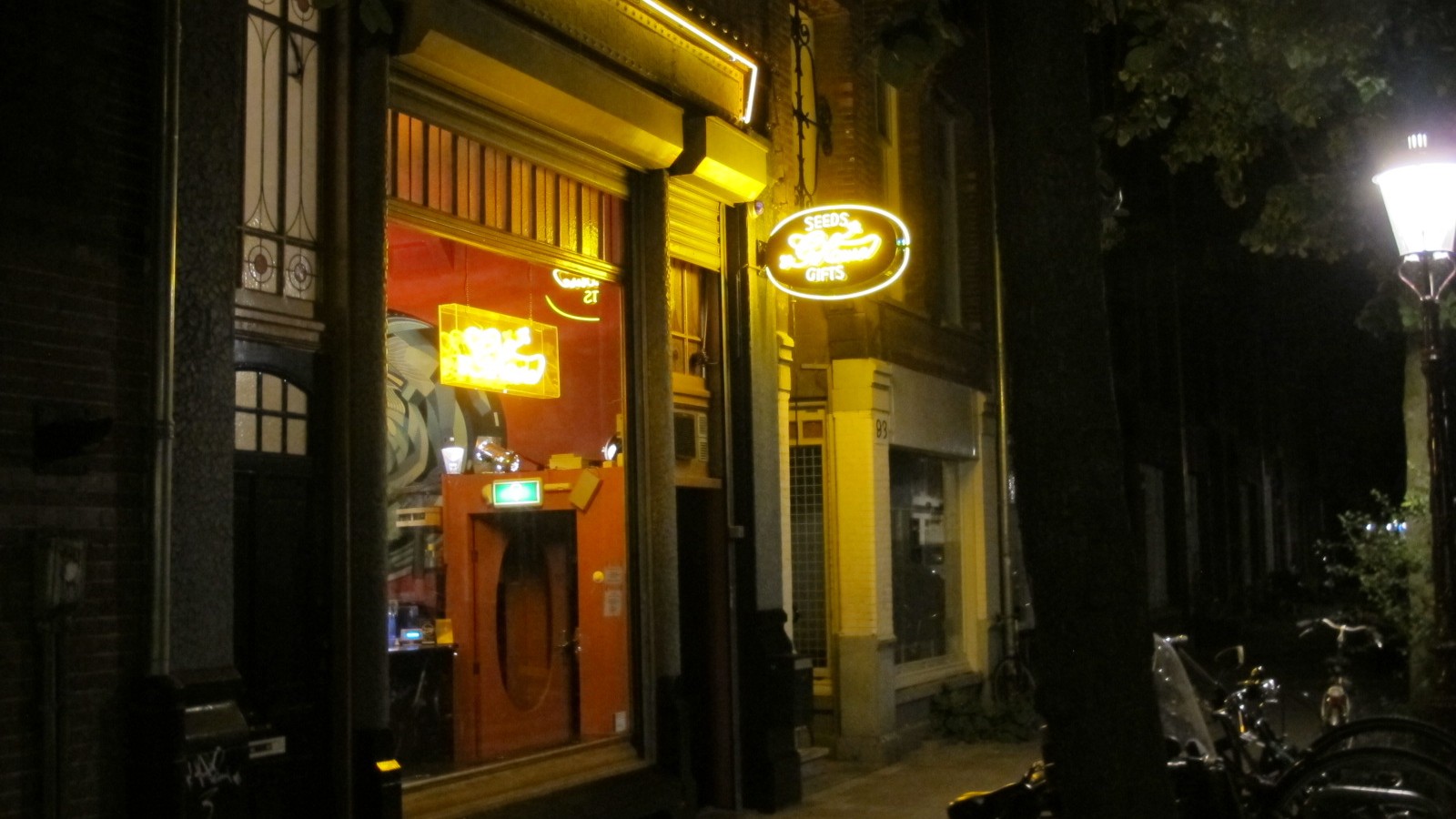 Gewapende overval op coffeeshop Tolstraat