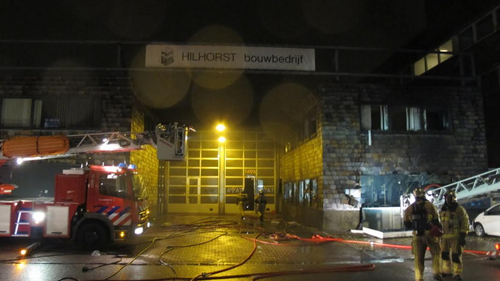 Autorijschool in Westpoort helemaal uitgebrand